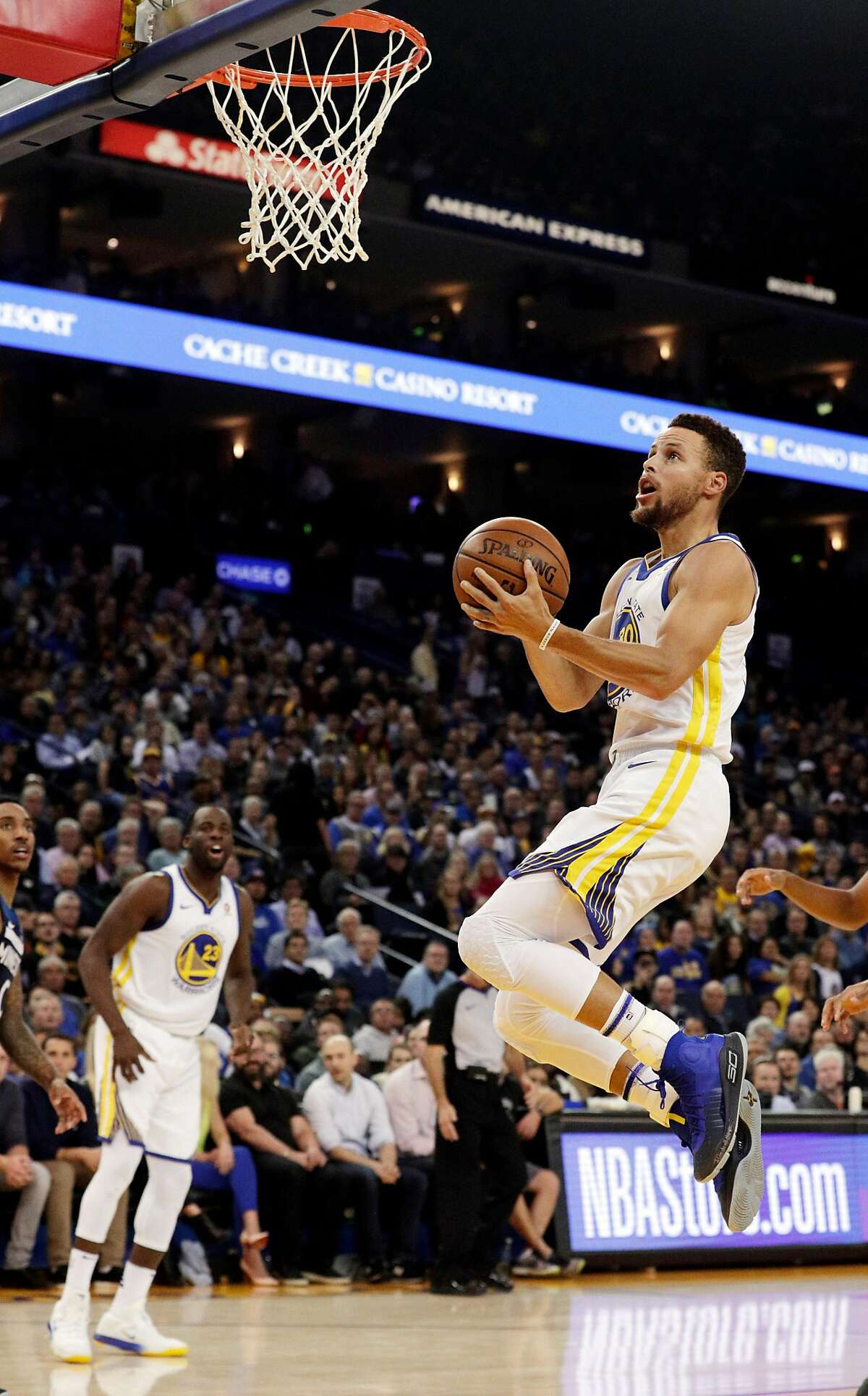 Stephen Curry (30) glides in for a layup in the first half as the Golden State Warriors played the Minnesota Timberwolves at Oracle Arena in Oakland Calif., Wednesday, November 8, 2017.