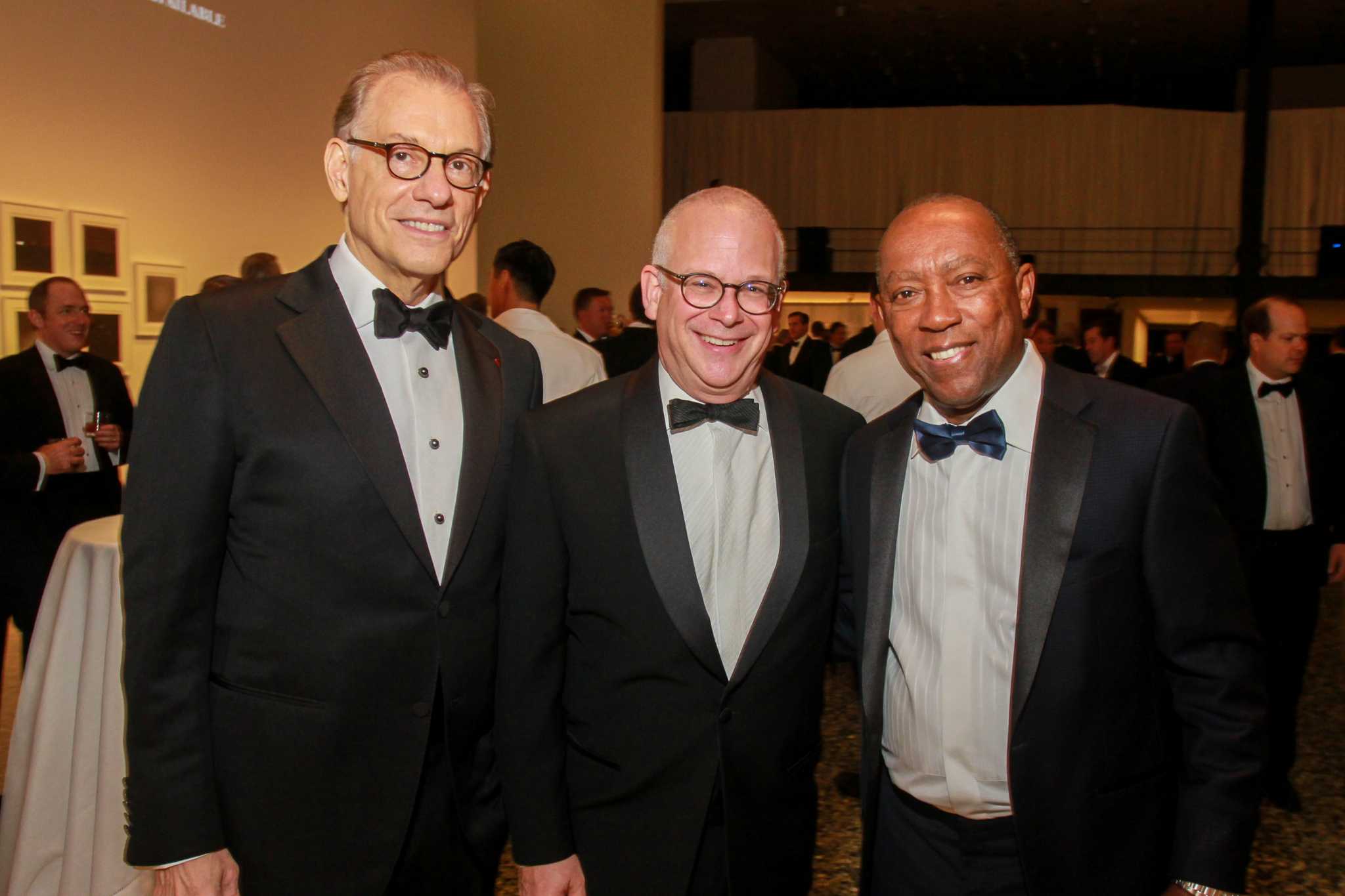 World Series trophy takes a tumble at Houston men's gala