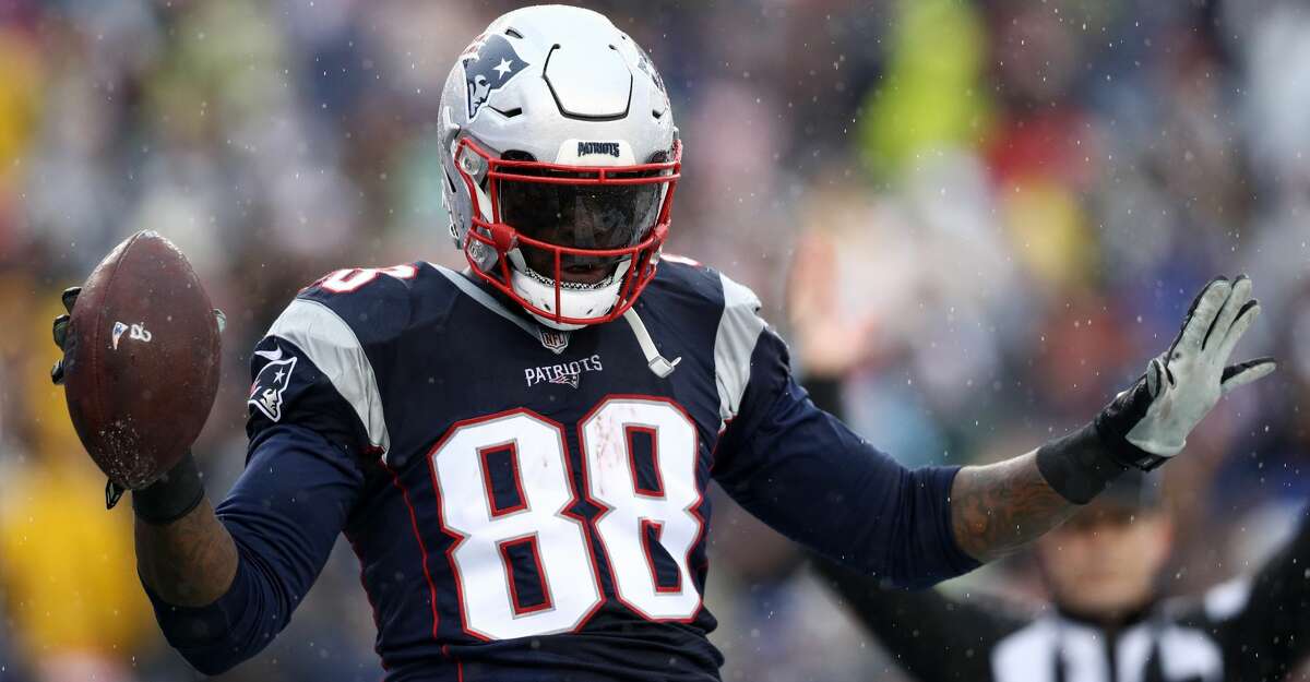 Patriots claim Martellus Bennett off waivers