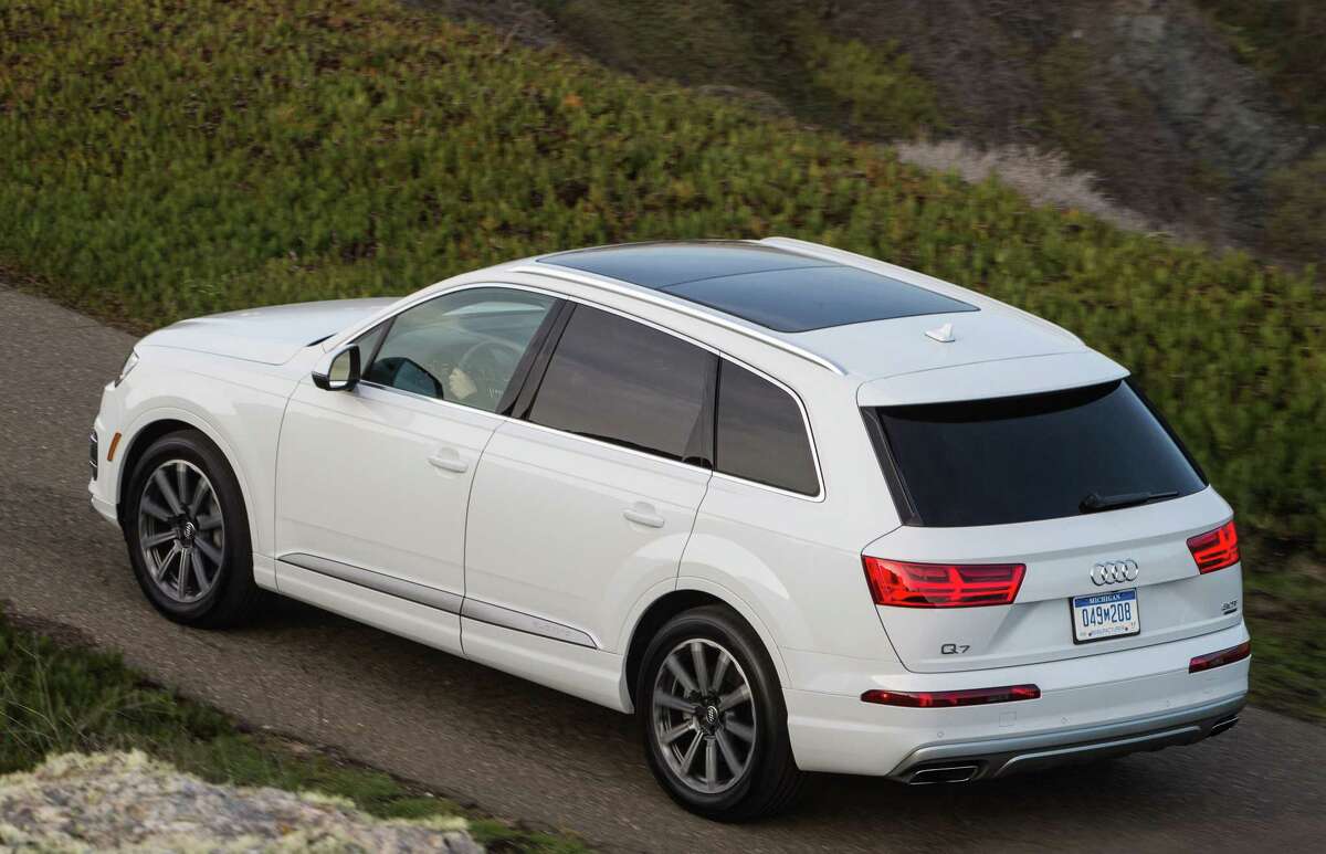 The second generation of the Audi Q7 midsize seven-passenger SUV, which arrived for 2017, brings benchmark connectivity, infotainment, and driver-assistance technology, along with revised styling, more room, improved fuel economy, new technology and a new turbocharged four-cylinder engine.
