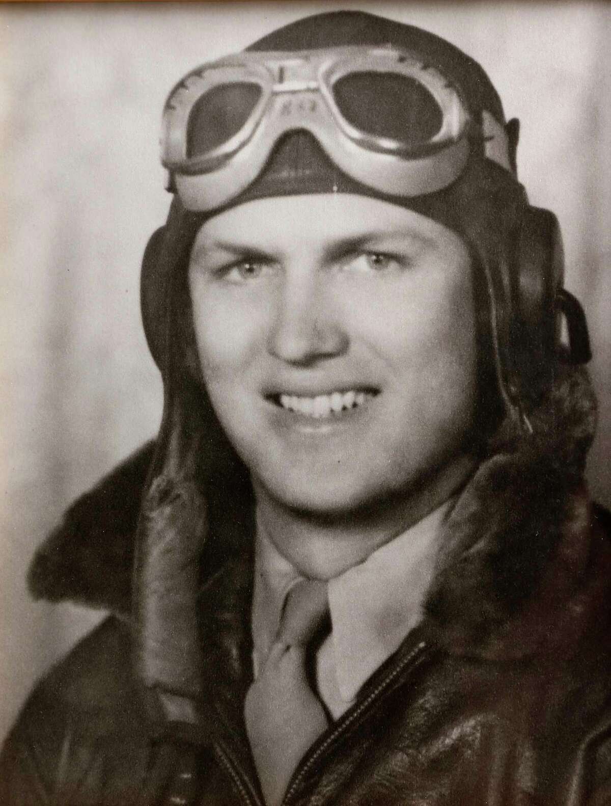 Bob Holley, age 22, a Lieutenant junior grade in the Navy during World War II. For Native Texan. ( Courtesy photo from Bob Holley)