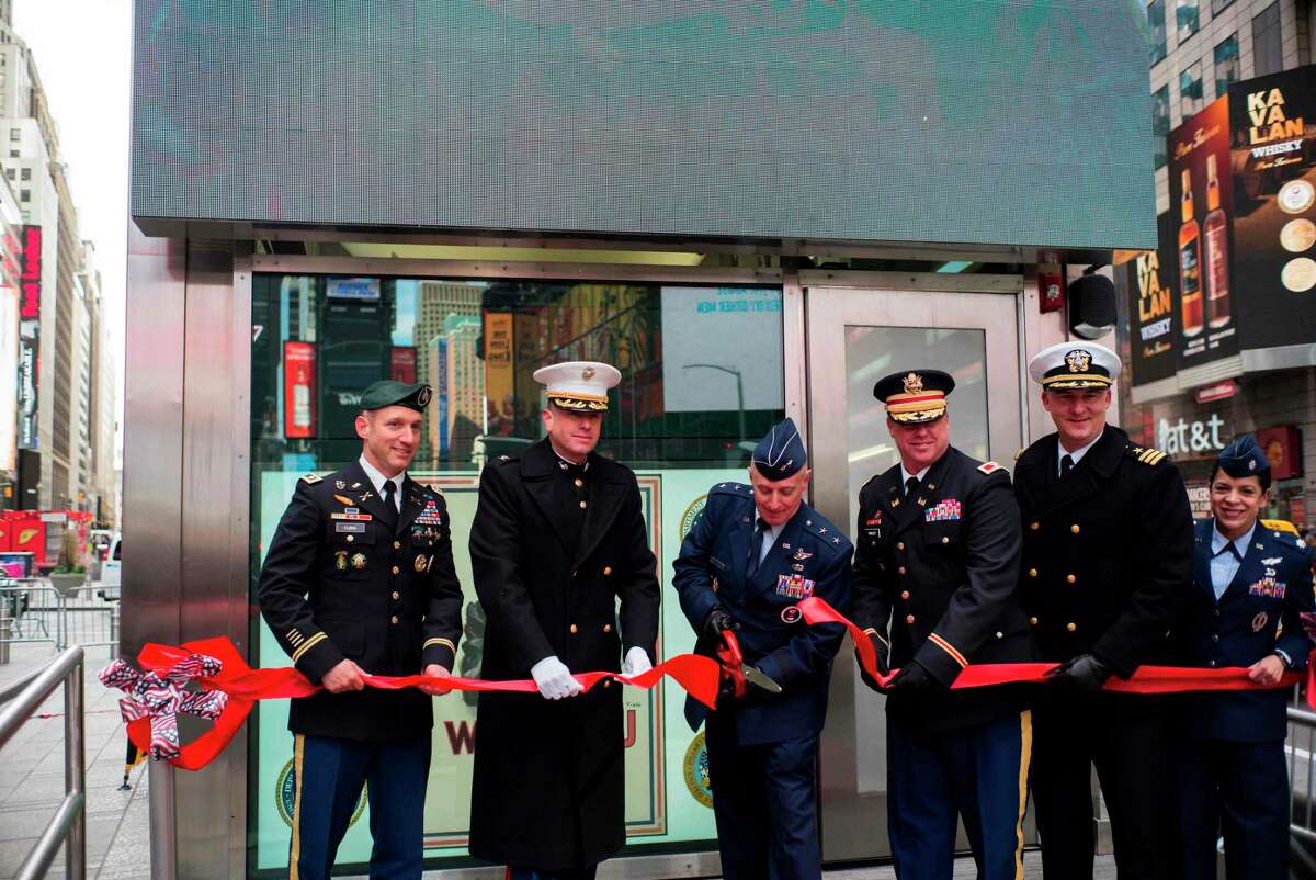 US Air Force Recruiting Service Commander Major General Garrett Harencak (C) cuts a ribbon to reopen the renovated Times Square Recruiting Station in New York on November 10, 2017. / AFP PHOTO / Jewel SAMADJEWEL SAMAD/AFP/Getty Images