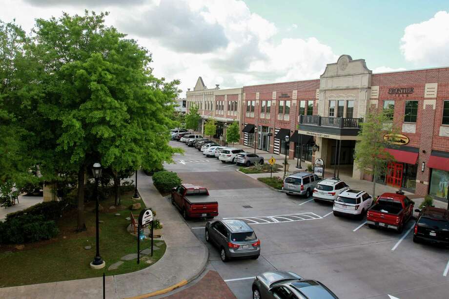 Katy Tops List Of Places To Retire In Texas Houston Chronicle Lacenterra At Cinco Ranch A Mixed Use Development That Sits On 34 Acres