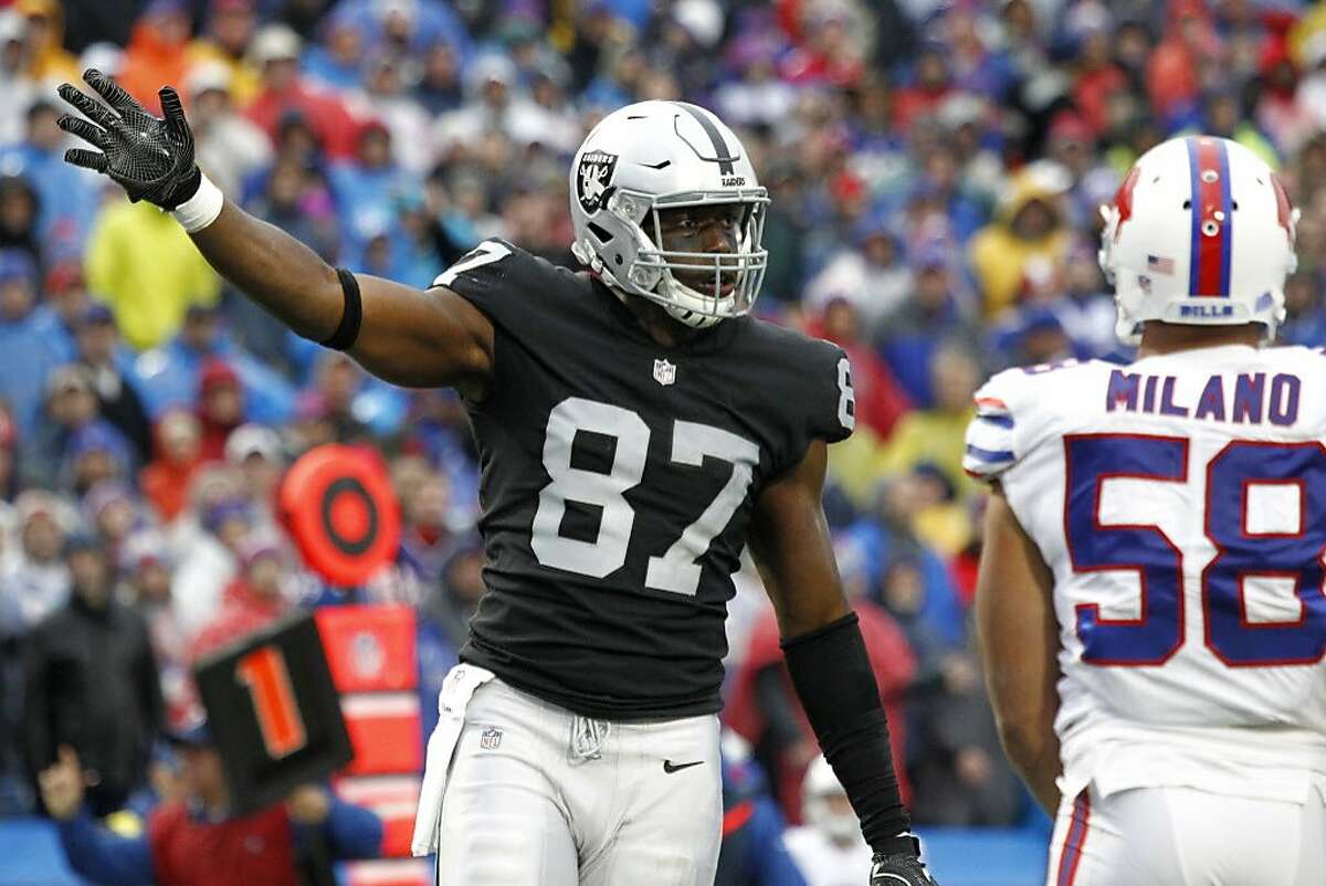Raiders tight end Jared Cook proving to be 'a quarterback's best friend'