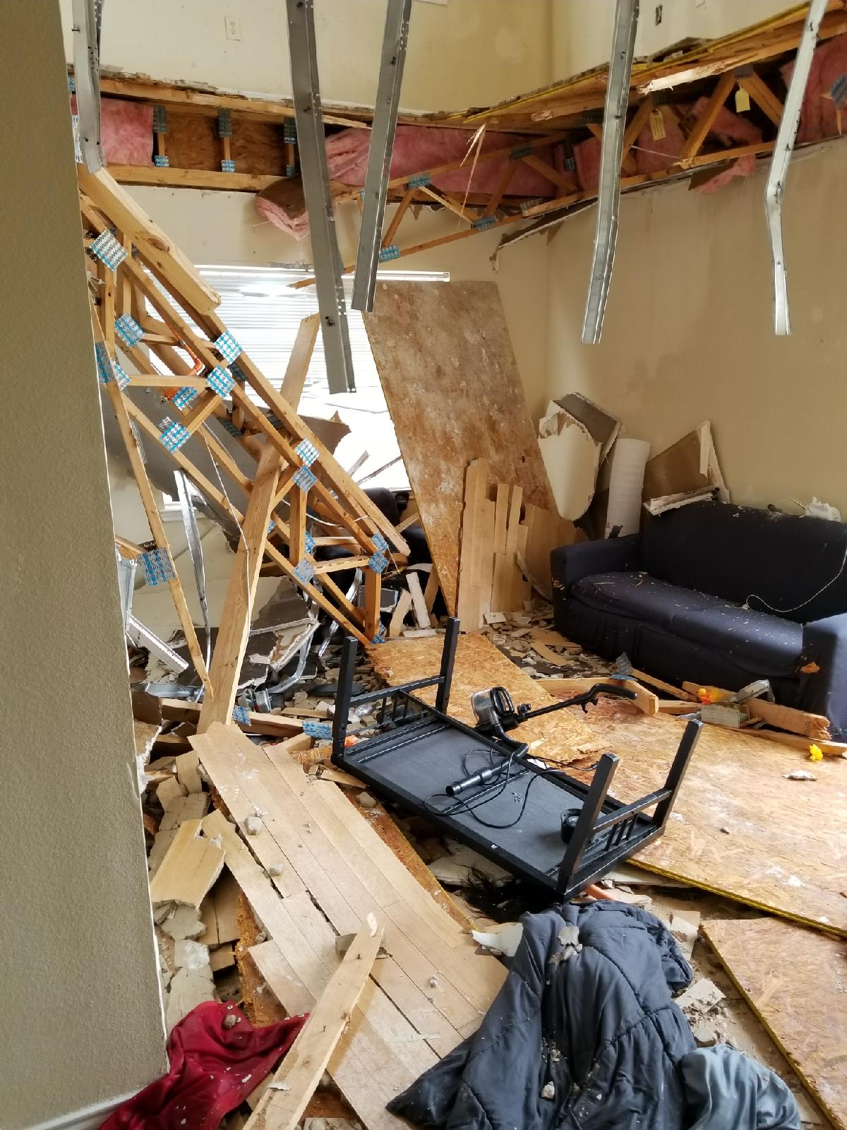 Video Dramatic moment UNT apartment floor collapses