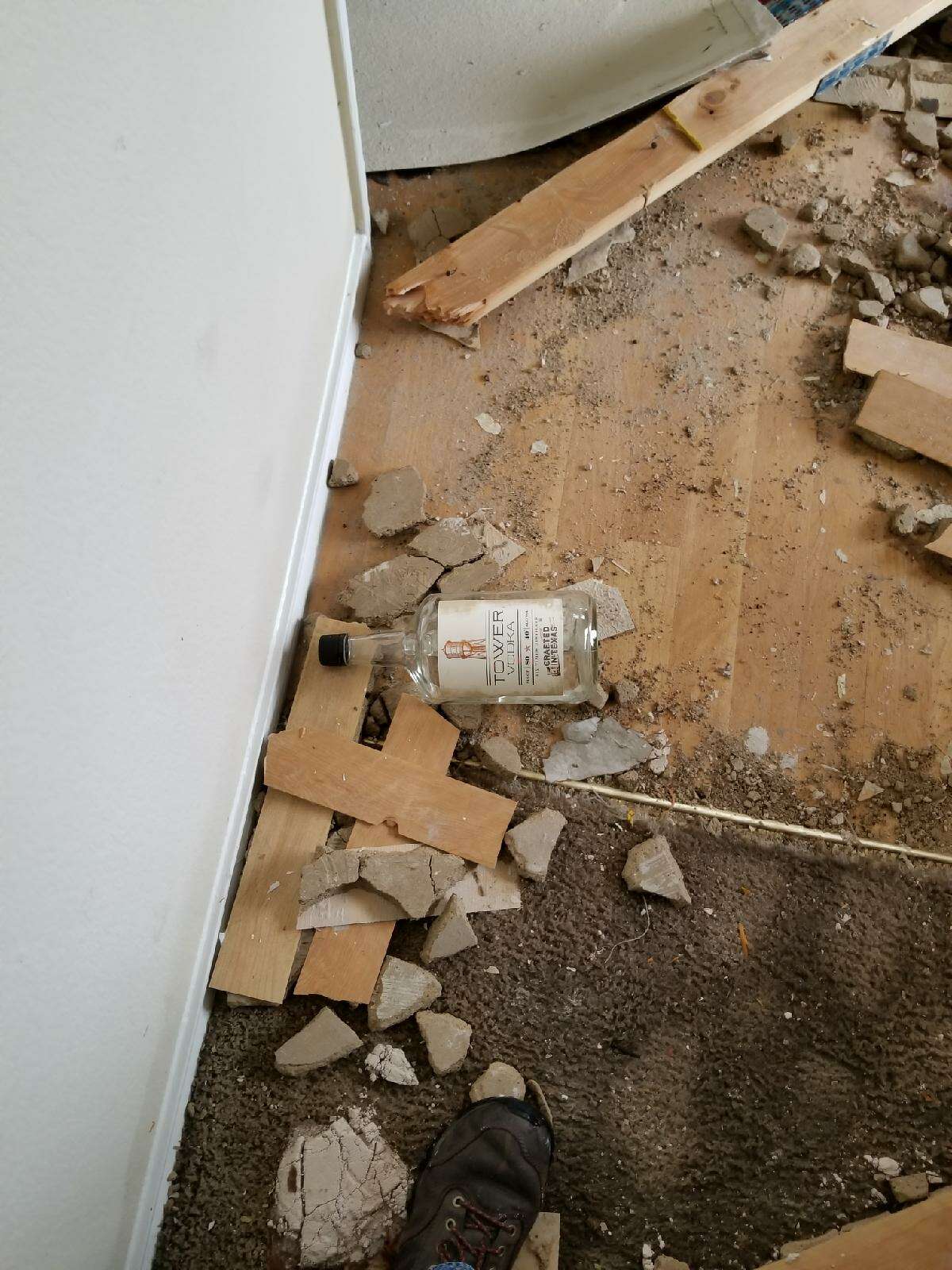 Video Dramatic moment UNT apartment floor collapses during