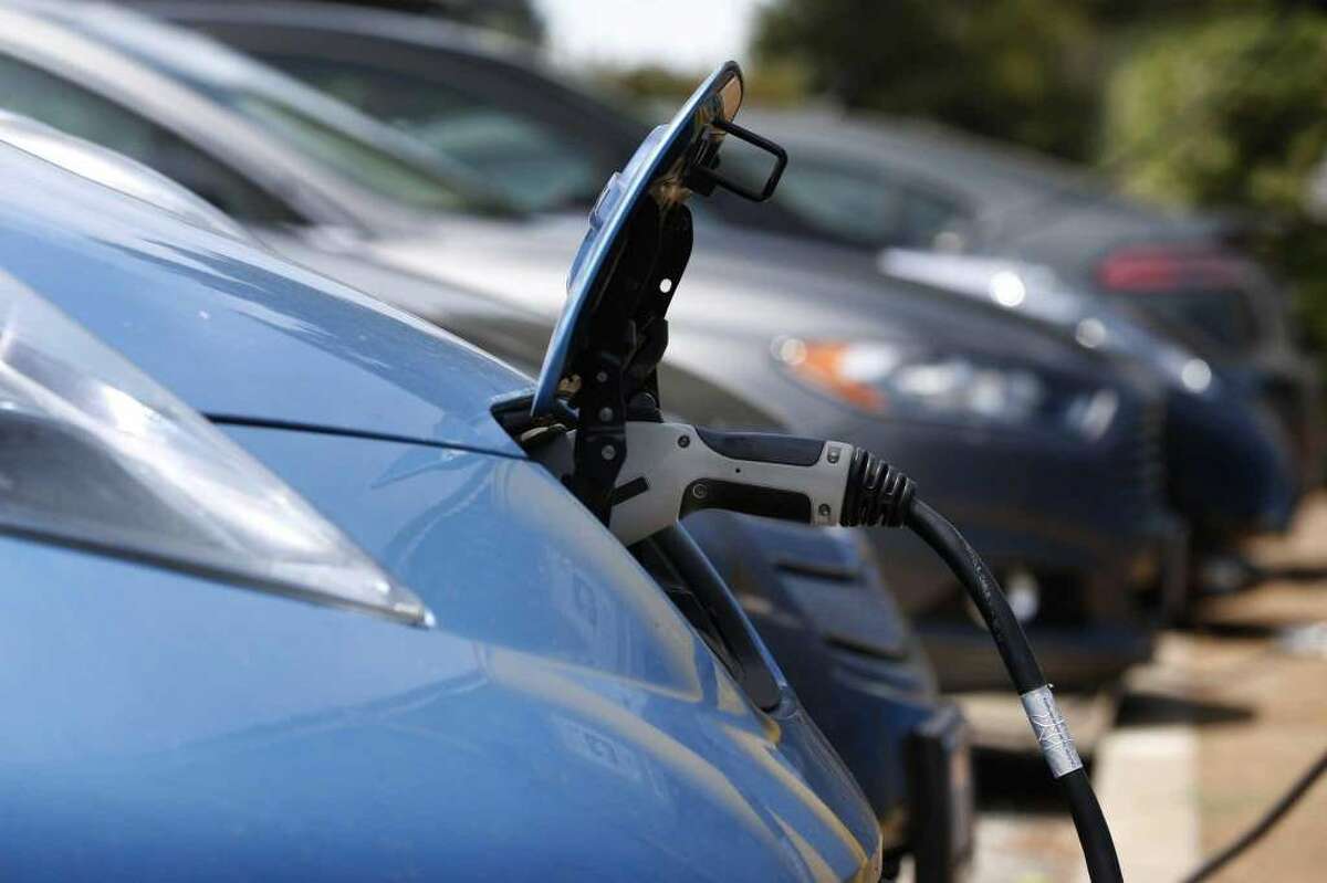 Texas lawmakers have revived incentives for electric cars that they killed in 2015. The program offers a $2,500 rebate on the purchase of electric cars, which can range in price from about $30,000 to $160,000, on top of the $7,500 tax credit offered by the federal government.