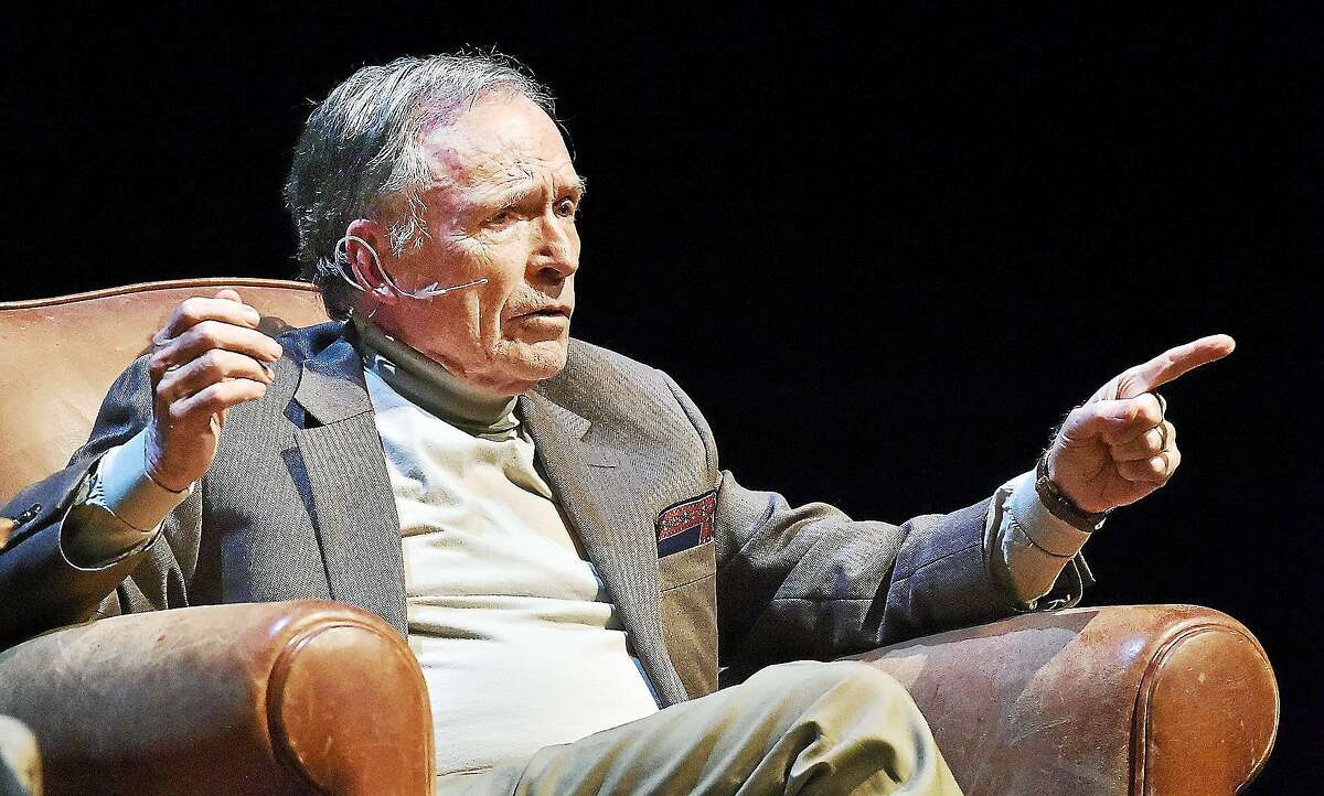 (Catherine Avalone - New Haven Register) ¬ Dick Cavett discusses his celebrity encounters during an appearance at Long Wharf Theatre. ¬ ¬