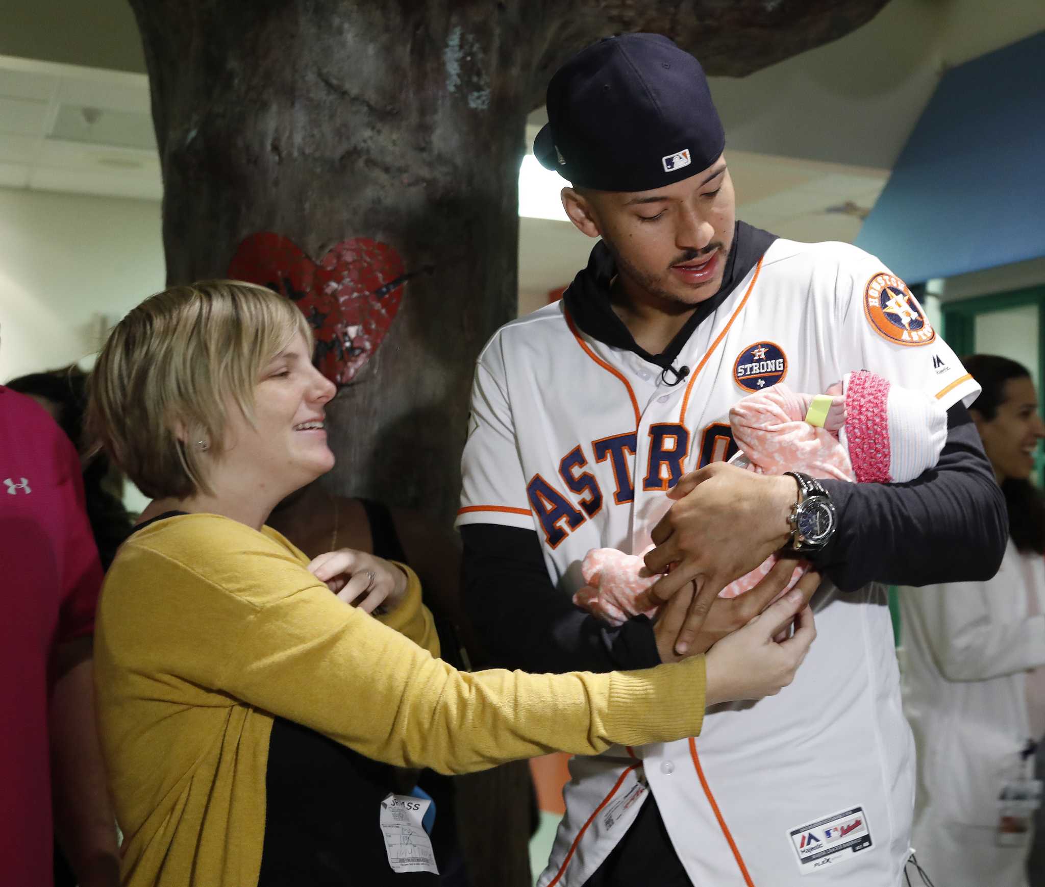 Astros' Carlos Correa makes patients' day with children's hospital visit
