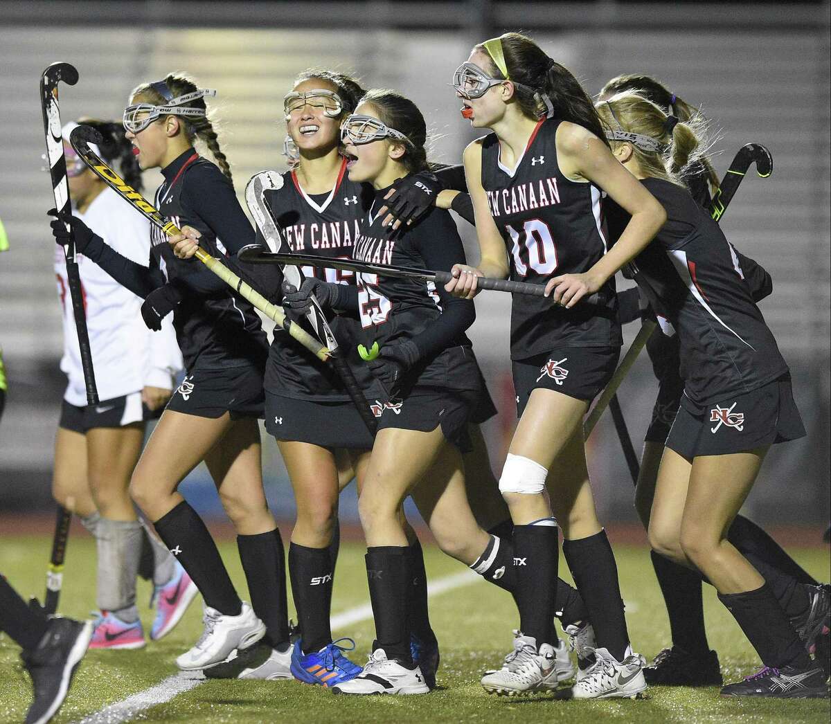 New Canaan field hockey advances to state final