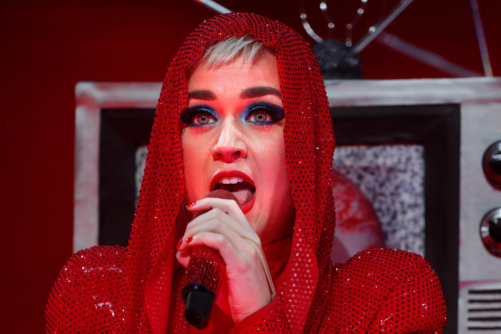 Katy Perry strains for pop relevance
