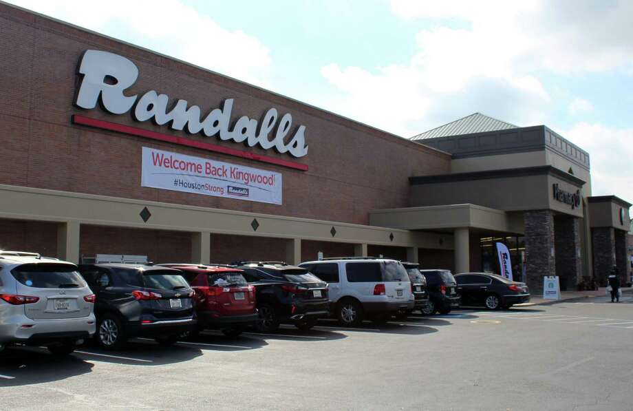 Randalls donates 100,000 to Humble ISD during grand reopening in