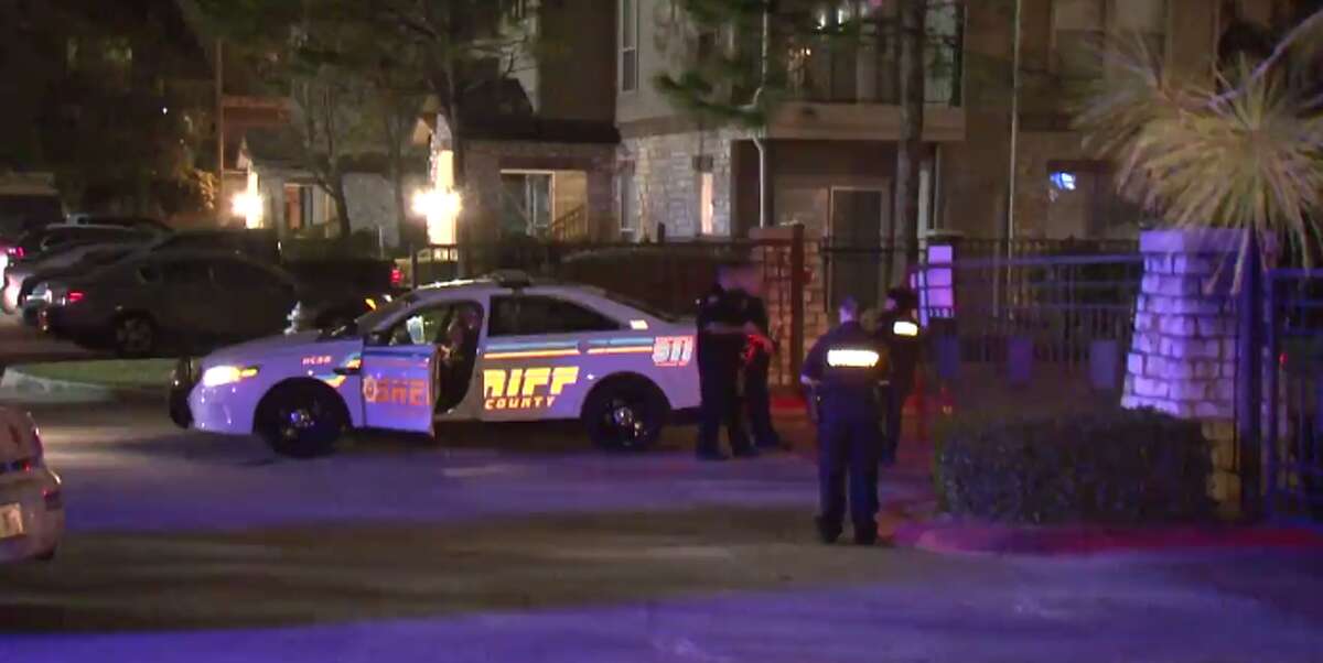 A man was gunned down late Wednesday at a northwest Harris County apartment complex. (Metro Video)
