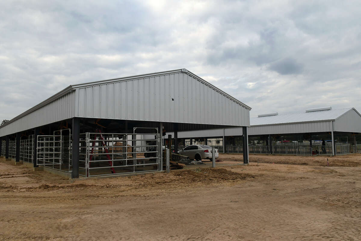 Work continues on new Klein Oak agriculture barn