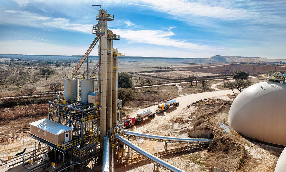 Sand, water are mixing to build a West Texas sand mine