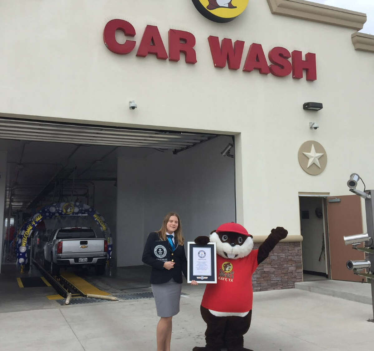 Guinness says Bucee's carwash in Katy is world's longest