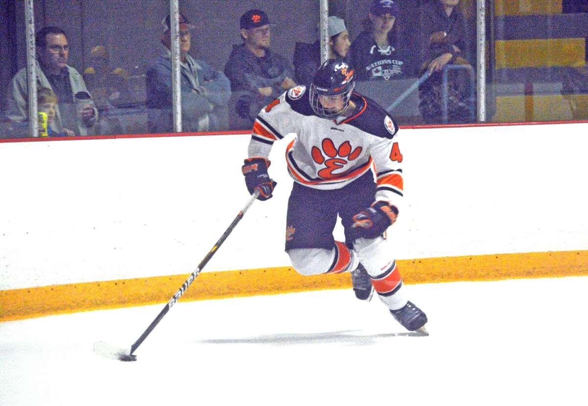 ICE HOCKEY Tigers start slow in loss to De Smet