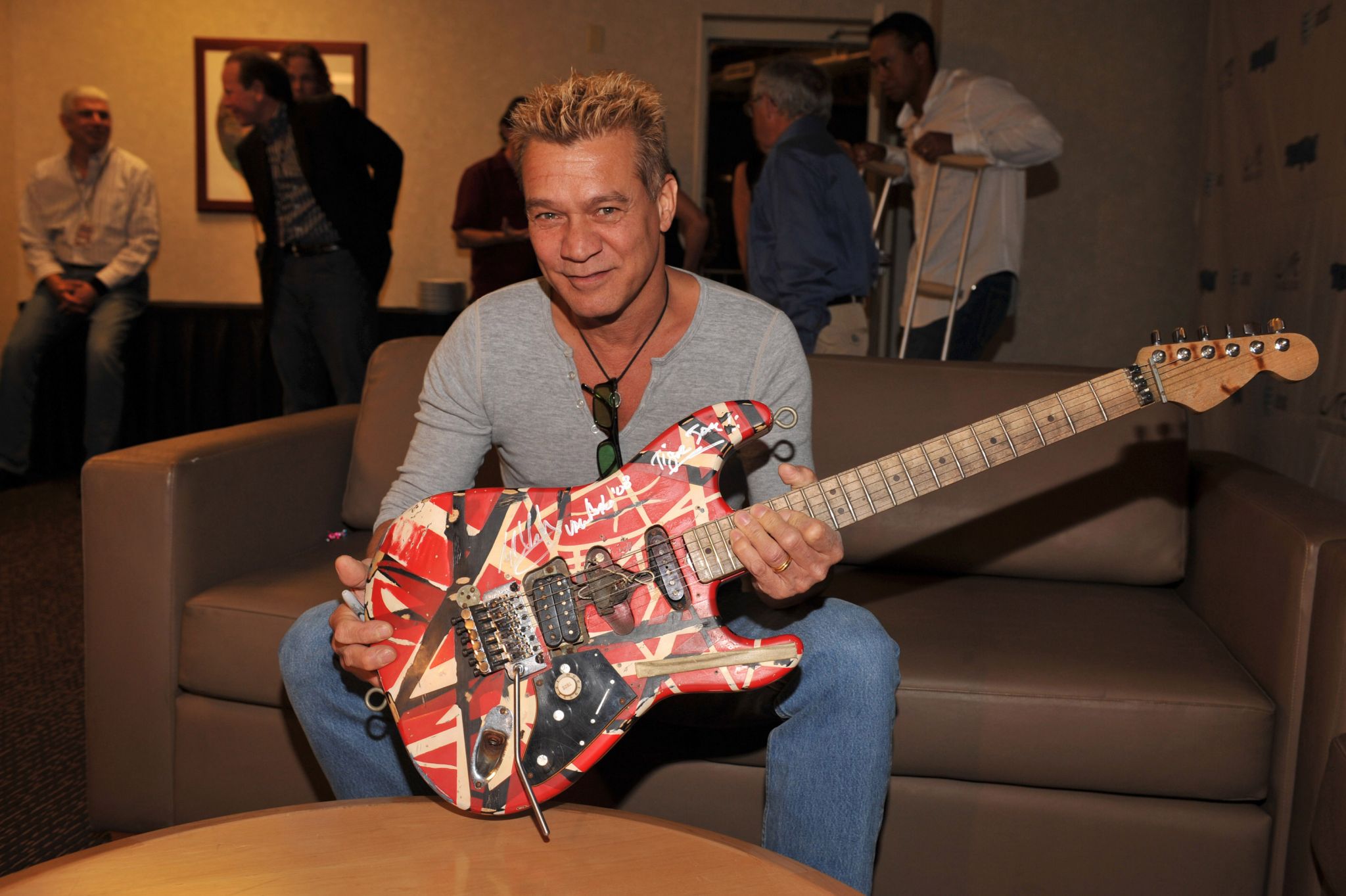 Featured image of post Van Halen Frankenstrat Wallpaper Van halen logo hard rock music decal wall logo angle album text png