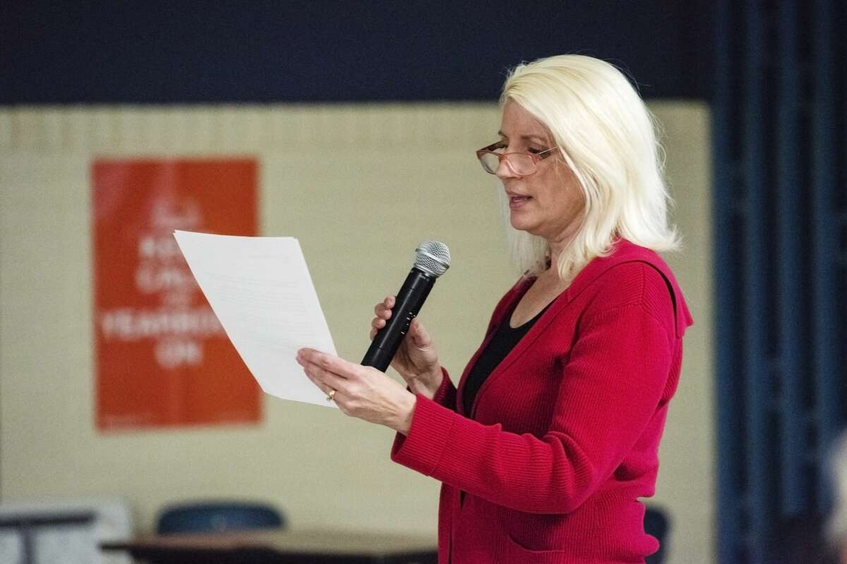 Annette Glenn reads a letter from her husband, Representative Gary Glenn, during a wind energy informational meeting sponsored by Ingersoll Township Concerned Citizens, on Thursday at Bullock Creek High School (Danielle McGrew Tenbusch/for the Daily News)
