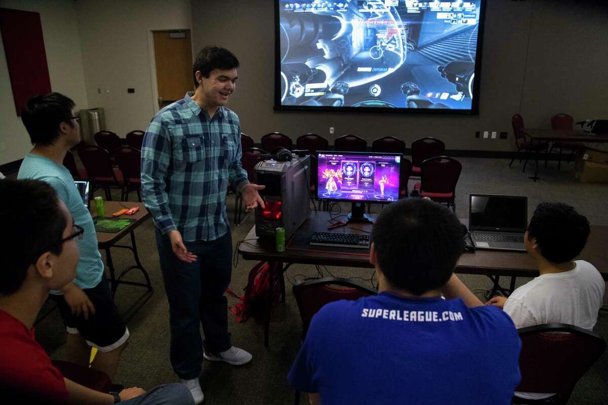 Nicholas Johnson, center, 20, talks about the OverWatch World Cup 2017 semi-finals with Jerry Huir, left, 18, Ken Shop, 19, Jimmy Chan, 22, and Shane Promsaka, 20, at the University of Houston, Saturday, Nov. 4, 2017, in Houston. ( Marie D. De Jesus / Houston Chronicle )
