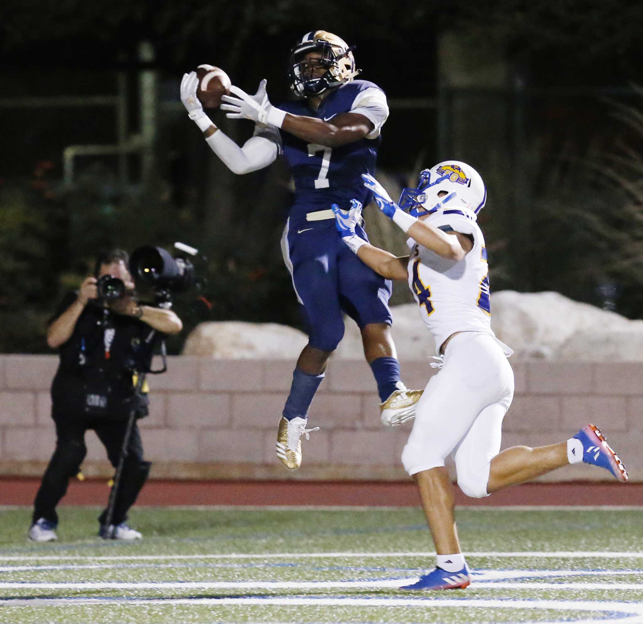 Lee's Big Second-half Catches Help Send O'Connor To 34-24 Win Over Clemens