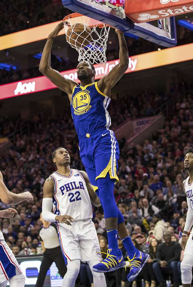  richaun holmes, left, looks on during the first half of an nba