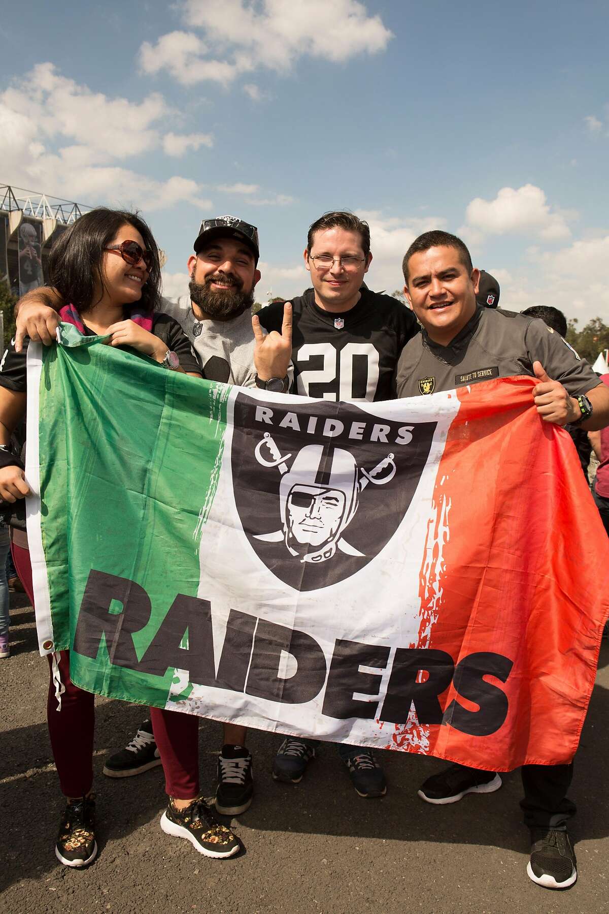 Raiders fans overrun Mexico City for Monday night clash with Texans