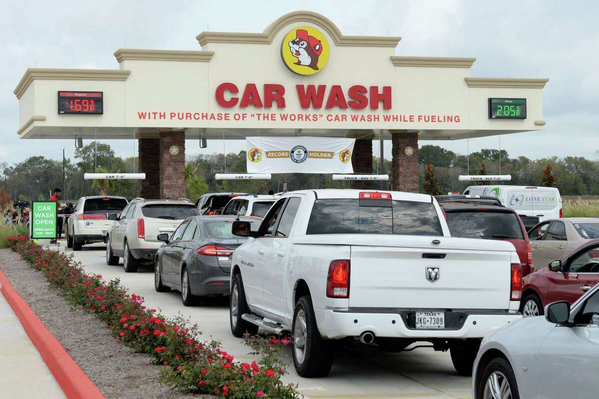 Guinness says Buc-ee's carwash in Katy is world's longest