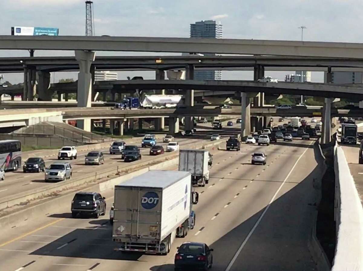 Traffic moves northbound on Interstate 69 near Loop 610 on Monday in Houston. Reconstruction of the Loop 610 interchange with I-69 near Uptown will start in early 2018, according to the Texas Department of Transportation.