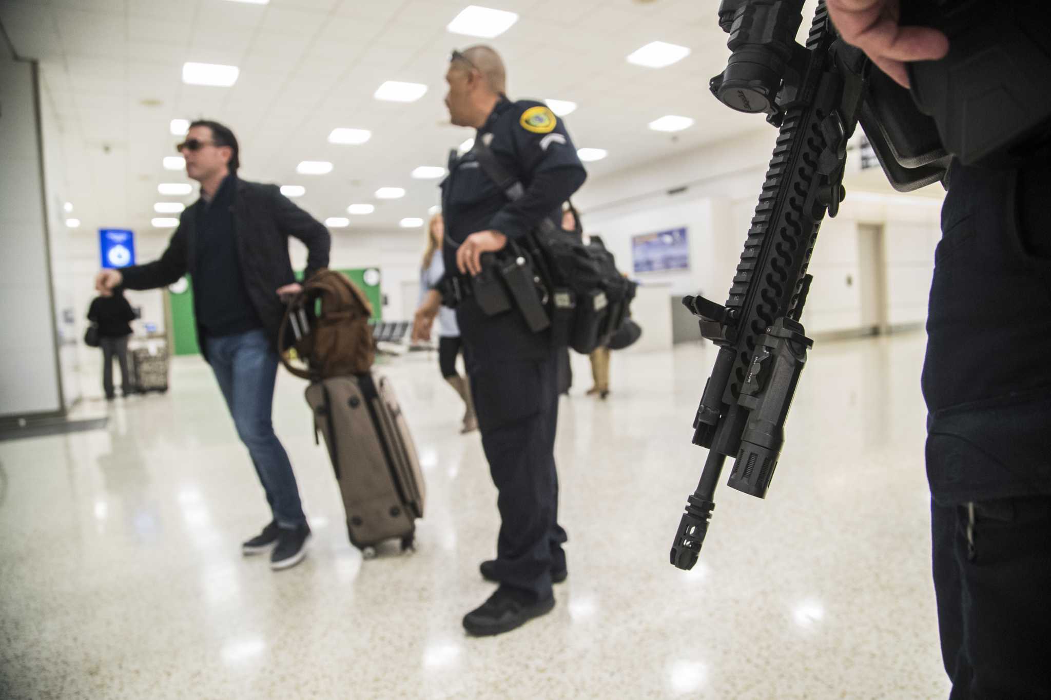 Houston police patrolling busy local airports with AR-15s ...