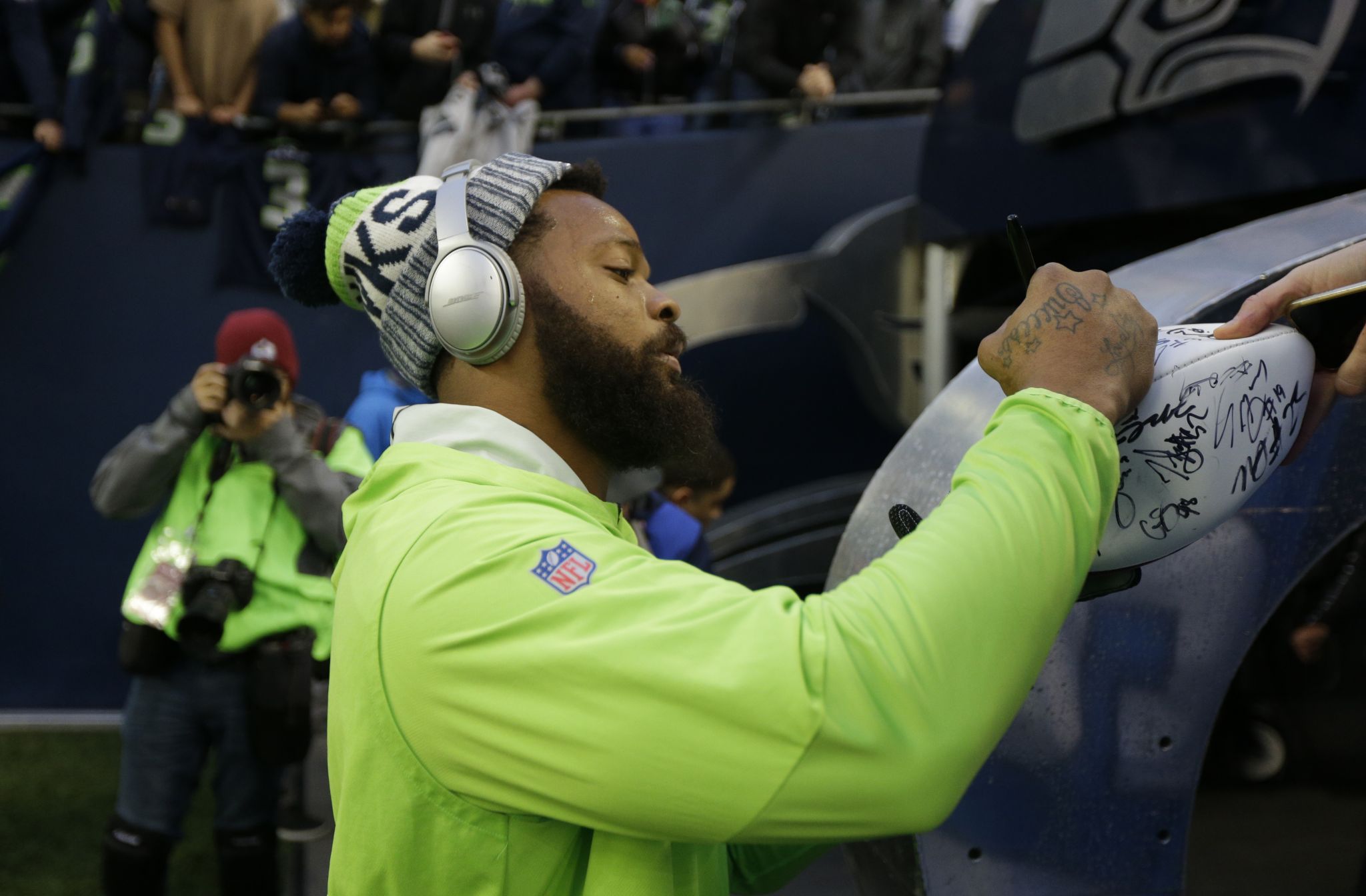 Michael Bennett has plenty to say about Levi's Stadium, lack of