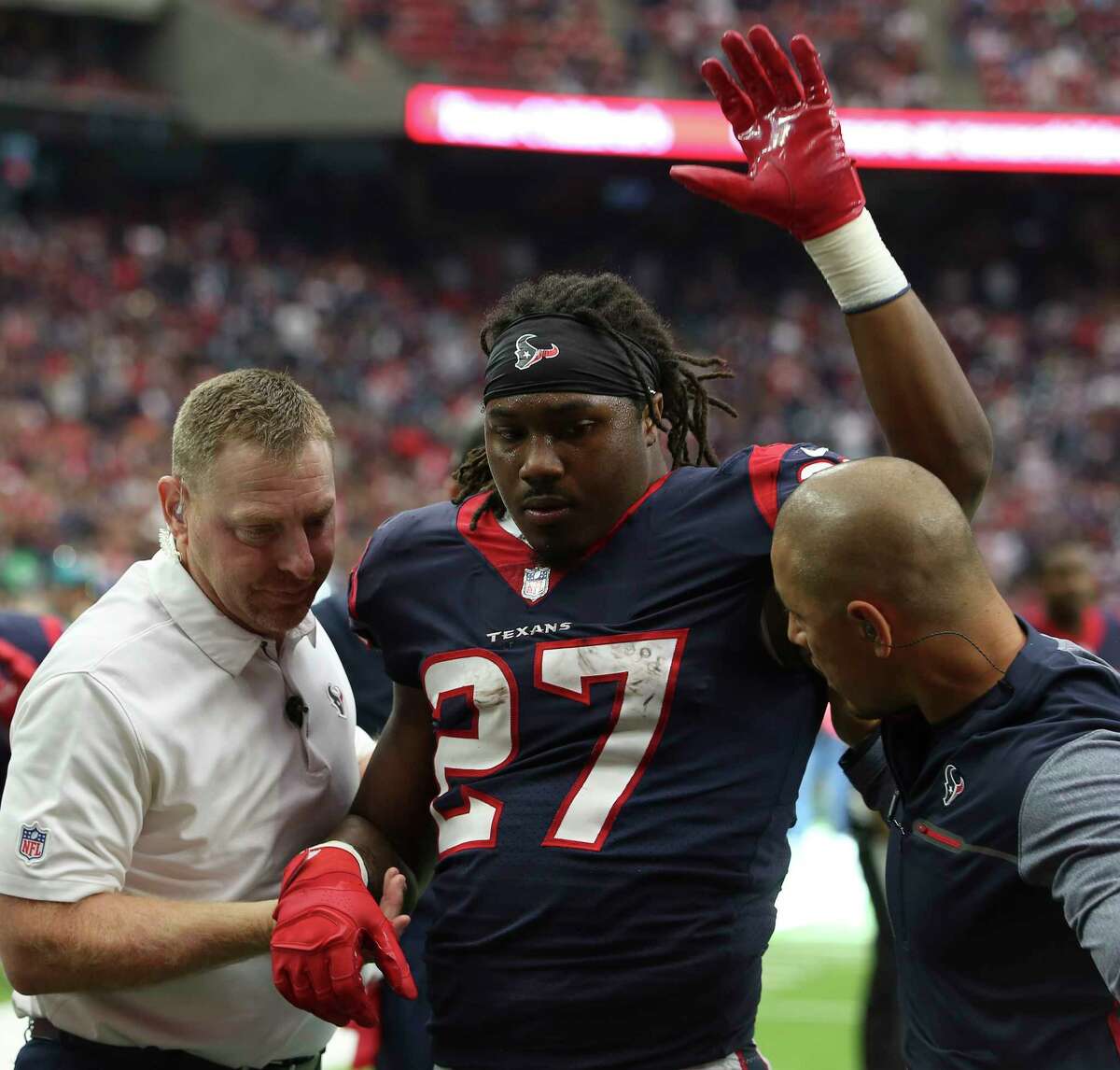 Texans running back D'Onta Foreman had to wave goodbye to his season after getting hurt.
