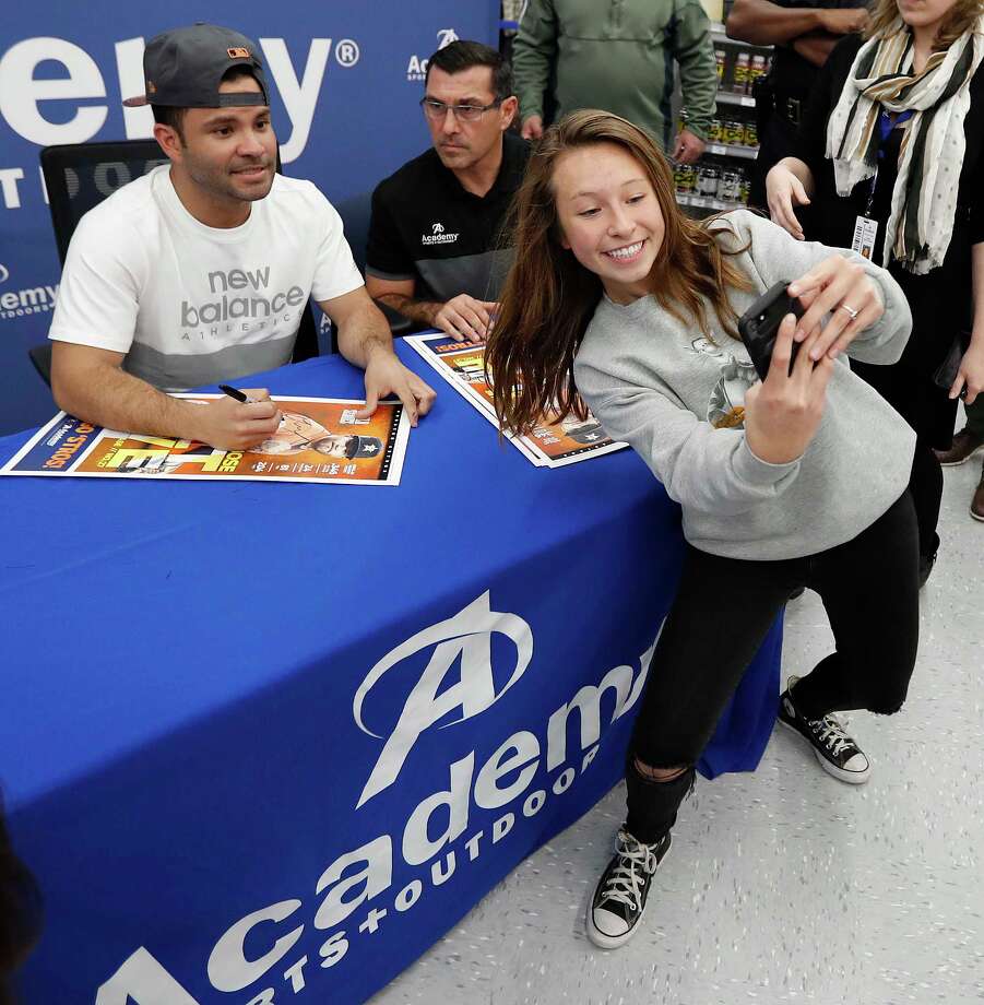 How to Get an Autograph at a Baseball Game picture How to Get an Autograph at a Baseball Game images