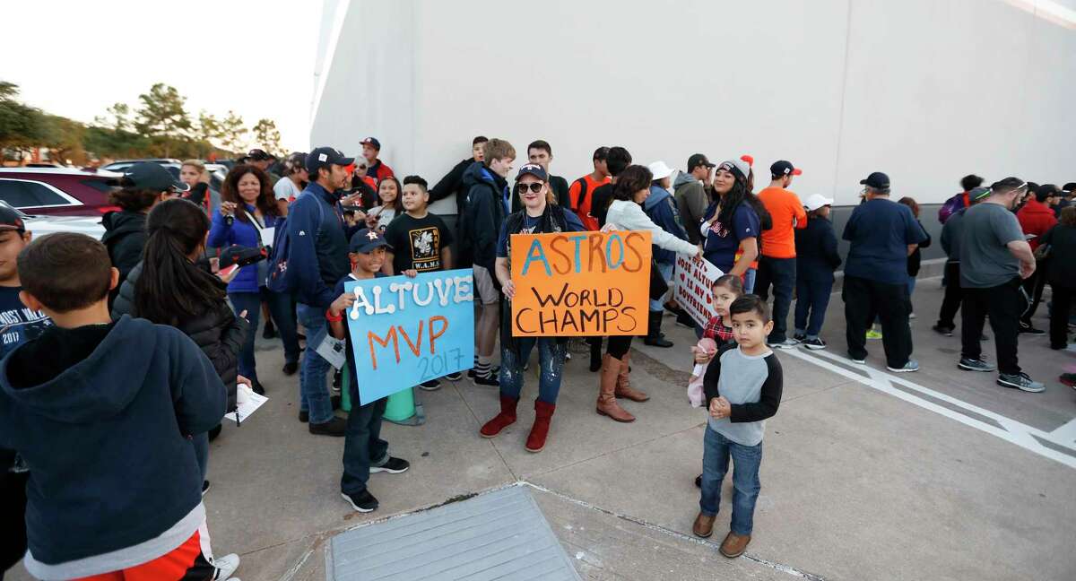 Astros stars to sign autographs at Academy stores