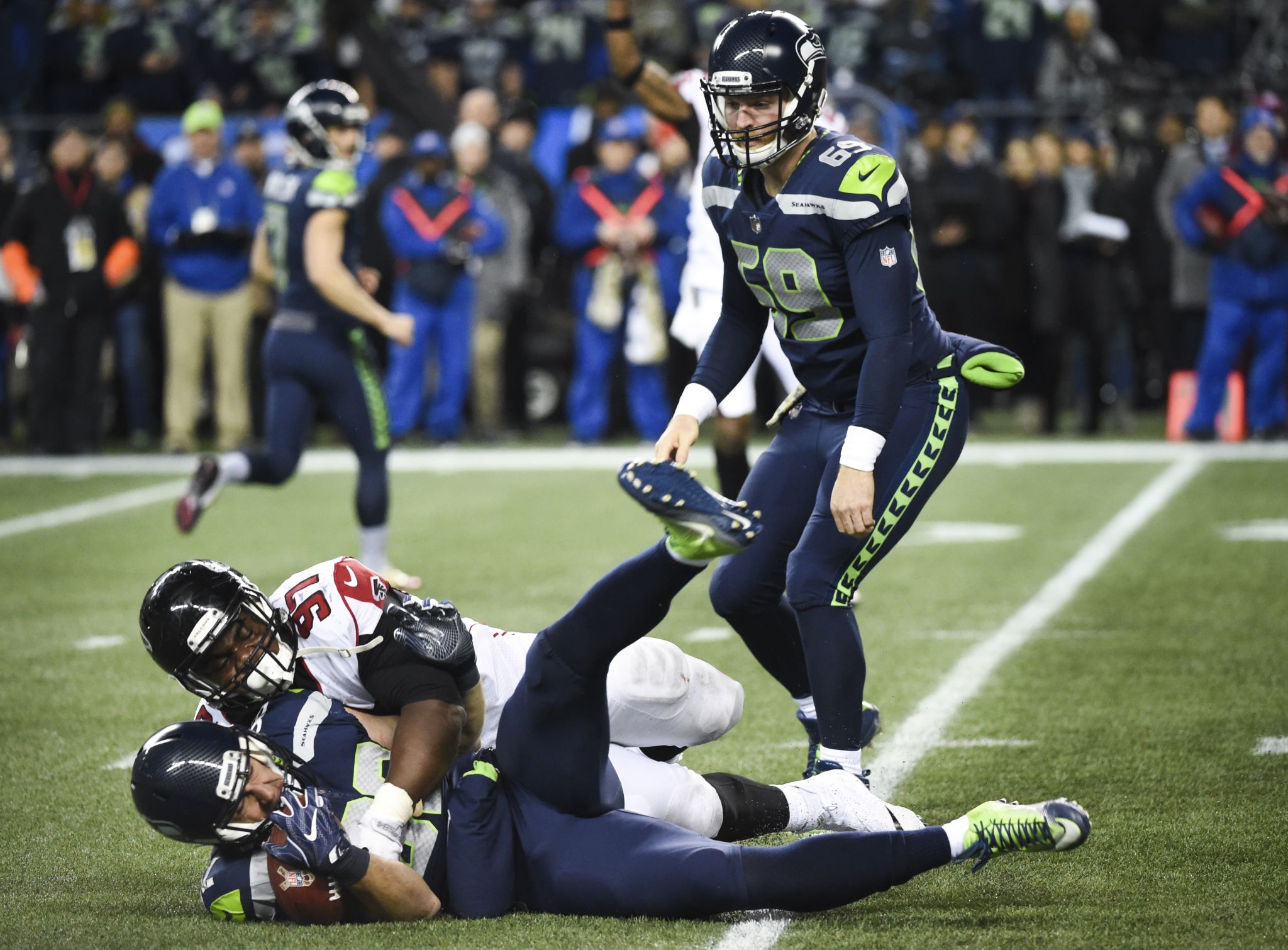 December 7, 2014: Seattle Seahawks tight end Luke Willson (82) in action  during warm-ups prior to the NFL game between the Seattle Seahawks and the  Philadelphia Eagles at Lincoln Financial Field in