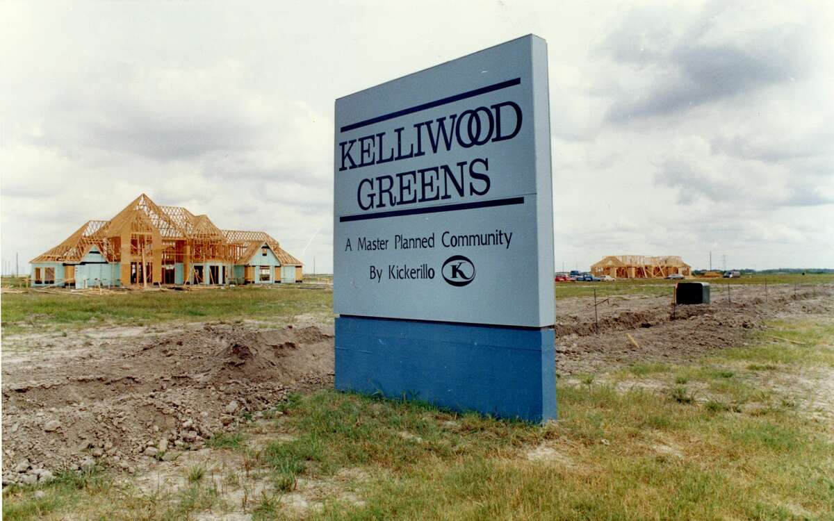 New homes under construction in 1989 at Kelliwood Greens, one of numerous subdivisions in the master-planned community of Cinco Ranch.