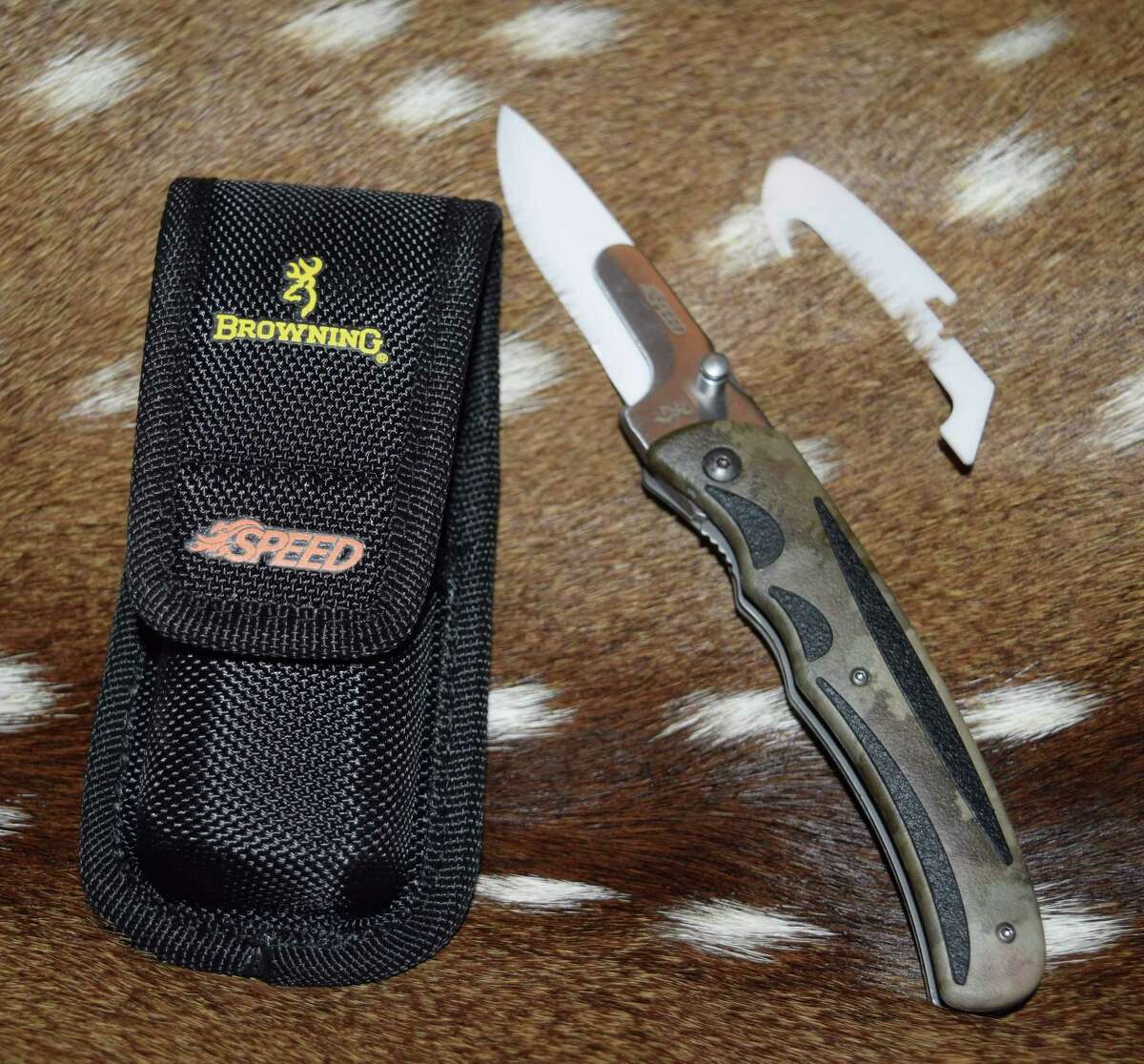 Browning’s Speed Load Ceramic knife, the latest cutting and field dressing tool for hunters.