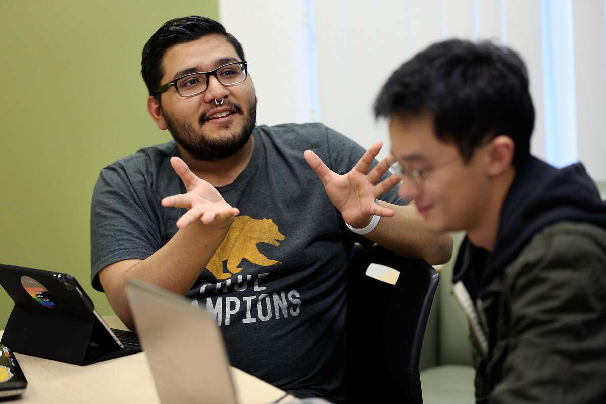 Students No� Ramon and Anthony Khieu, Thursday, Nov. 2, 2017, in San Francisco, Calif. The nonprofit Samaschool is helping job seekers learn about gig economy work.