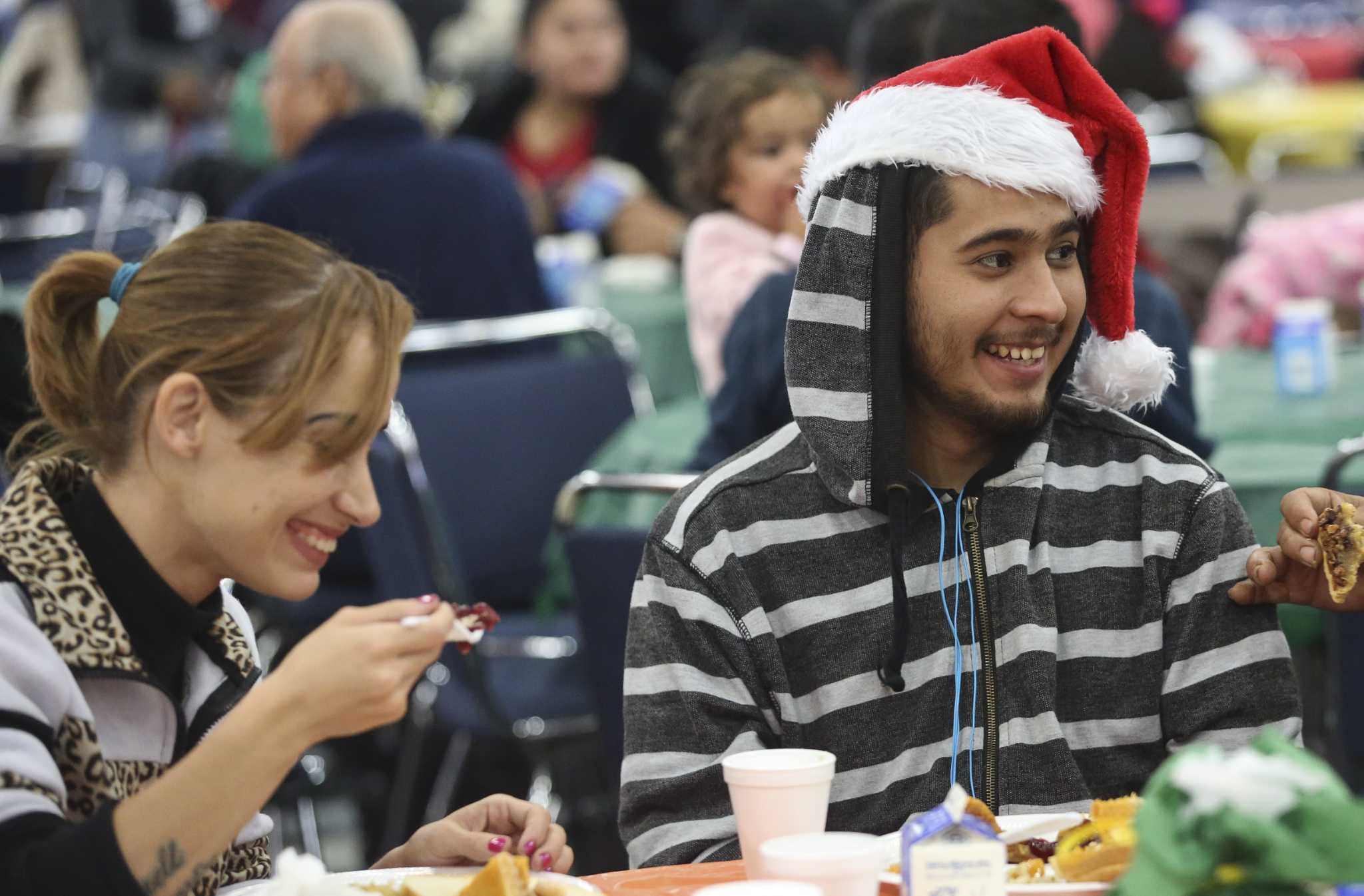 Mattress Mack feeds Thanksgiving meals to thousands