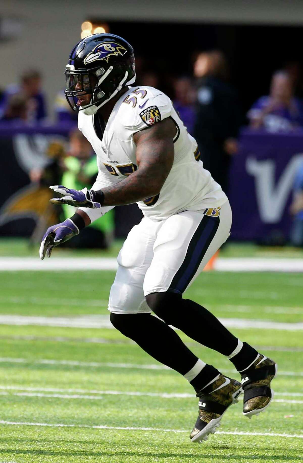 Ravens linebacker Terrell Suggs plans to sign with Cardinals, NFL