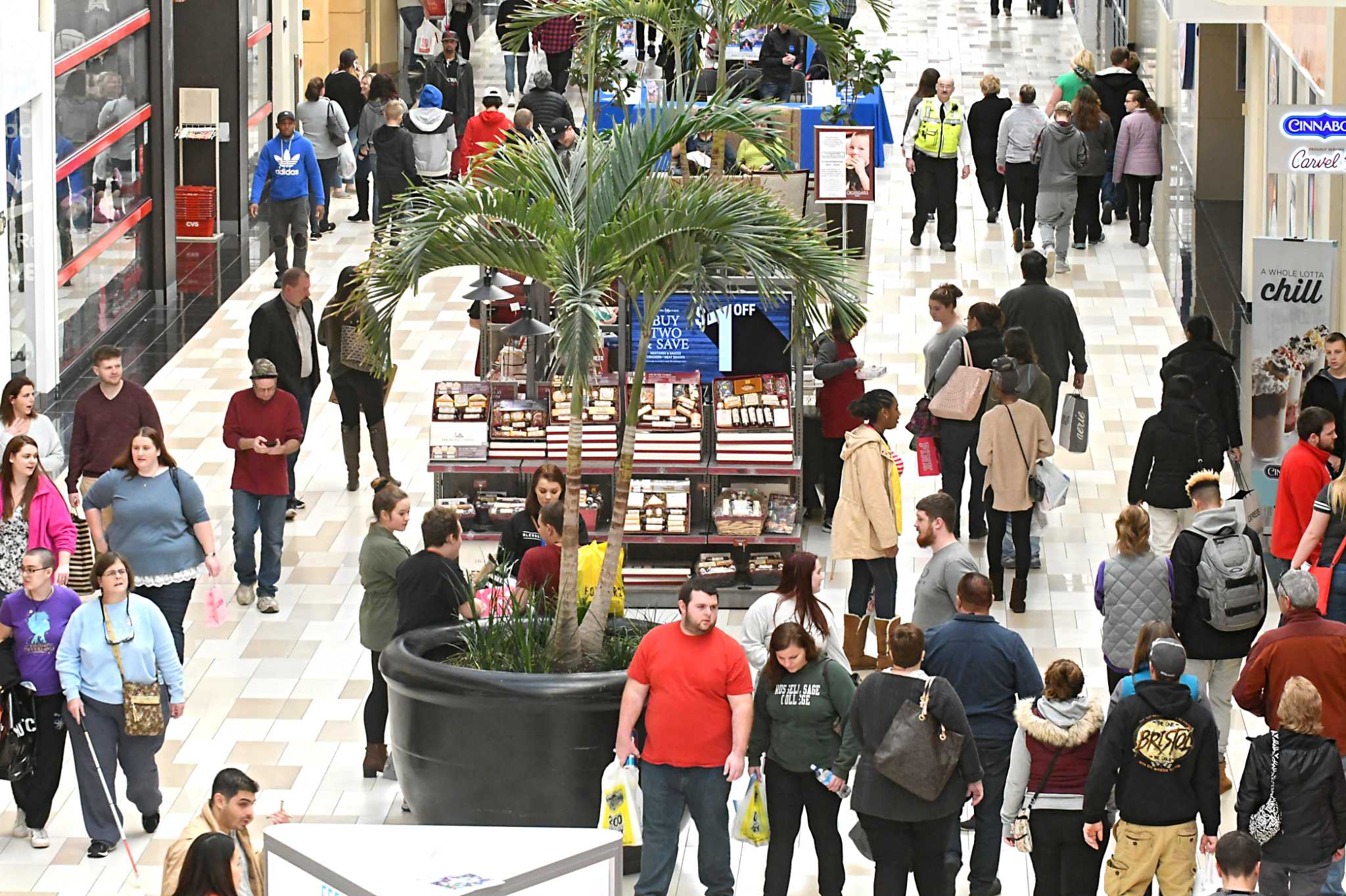 Black Friday Colonie Center sees subdued calm shopping day