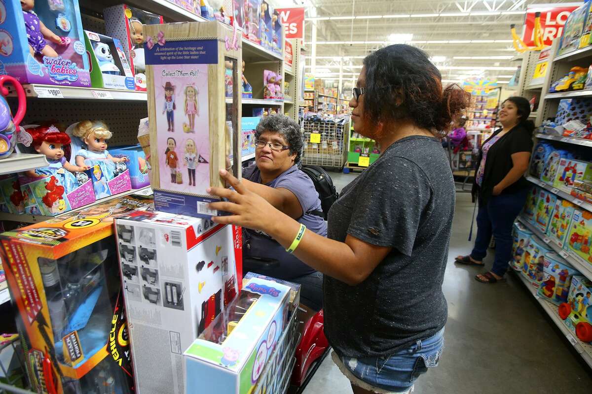 In Texas, high employment and population growth will likely translate to a lucrative holiday season for retailers, analysts say.