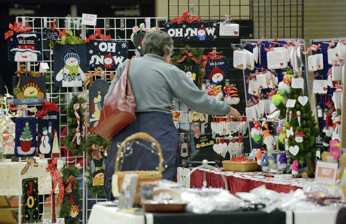 Stamford High School first Holiday fair attracts hundreds