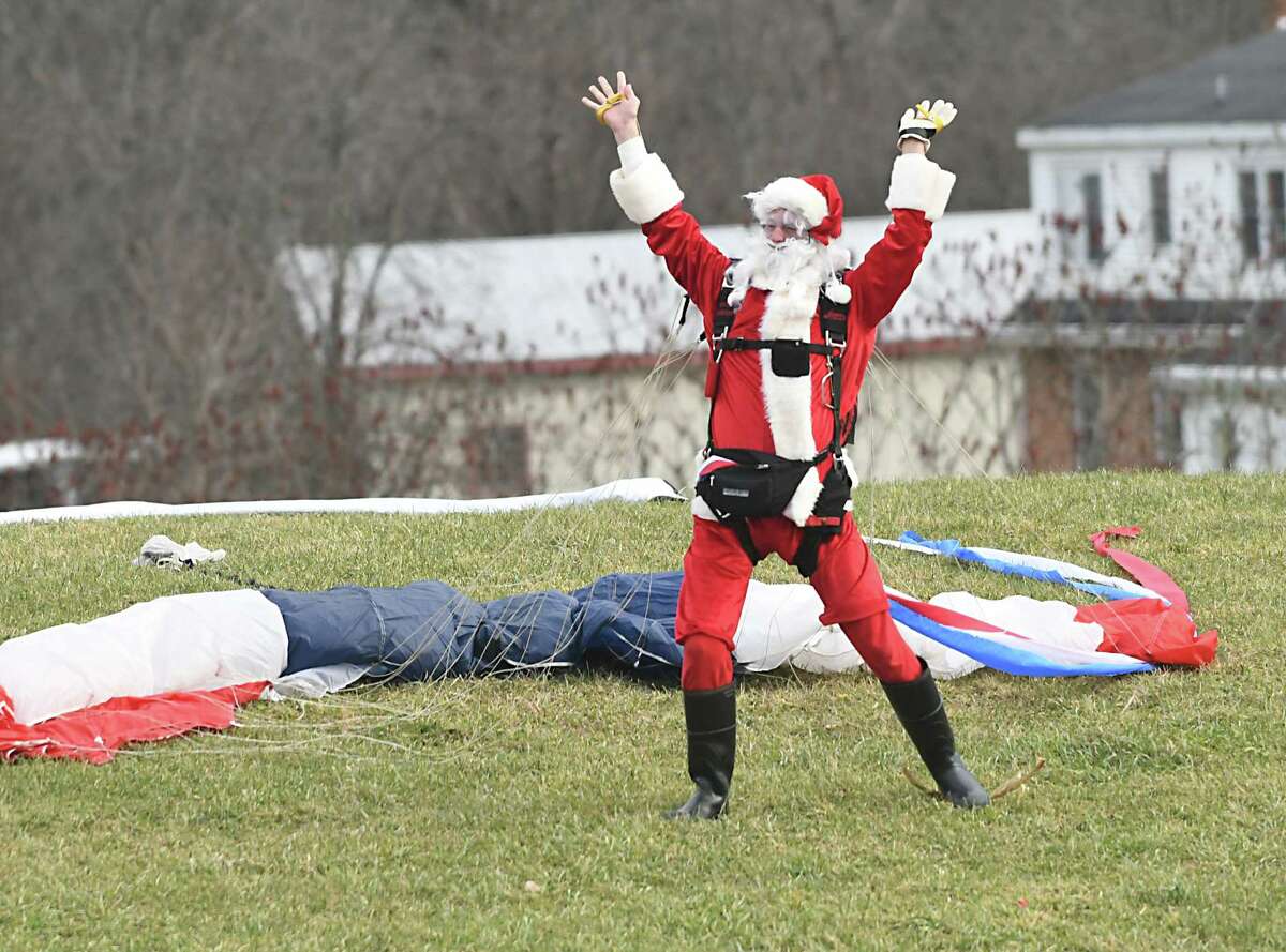 Photos Santa descends on Saratoga County farm