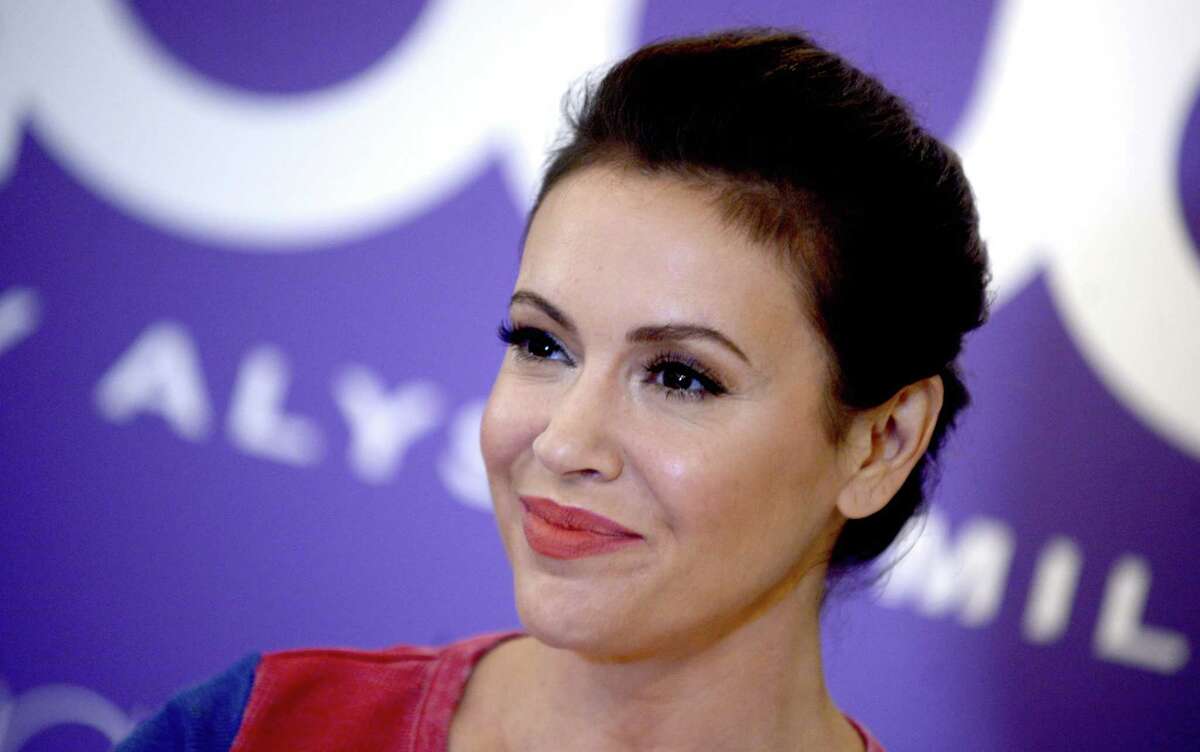 Alyssa Milano - Actresses & People Background Wallpapers on