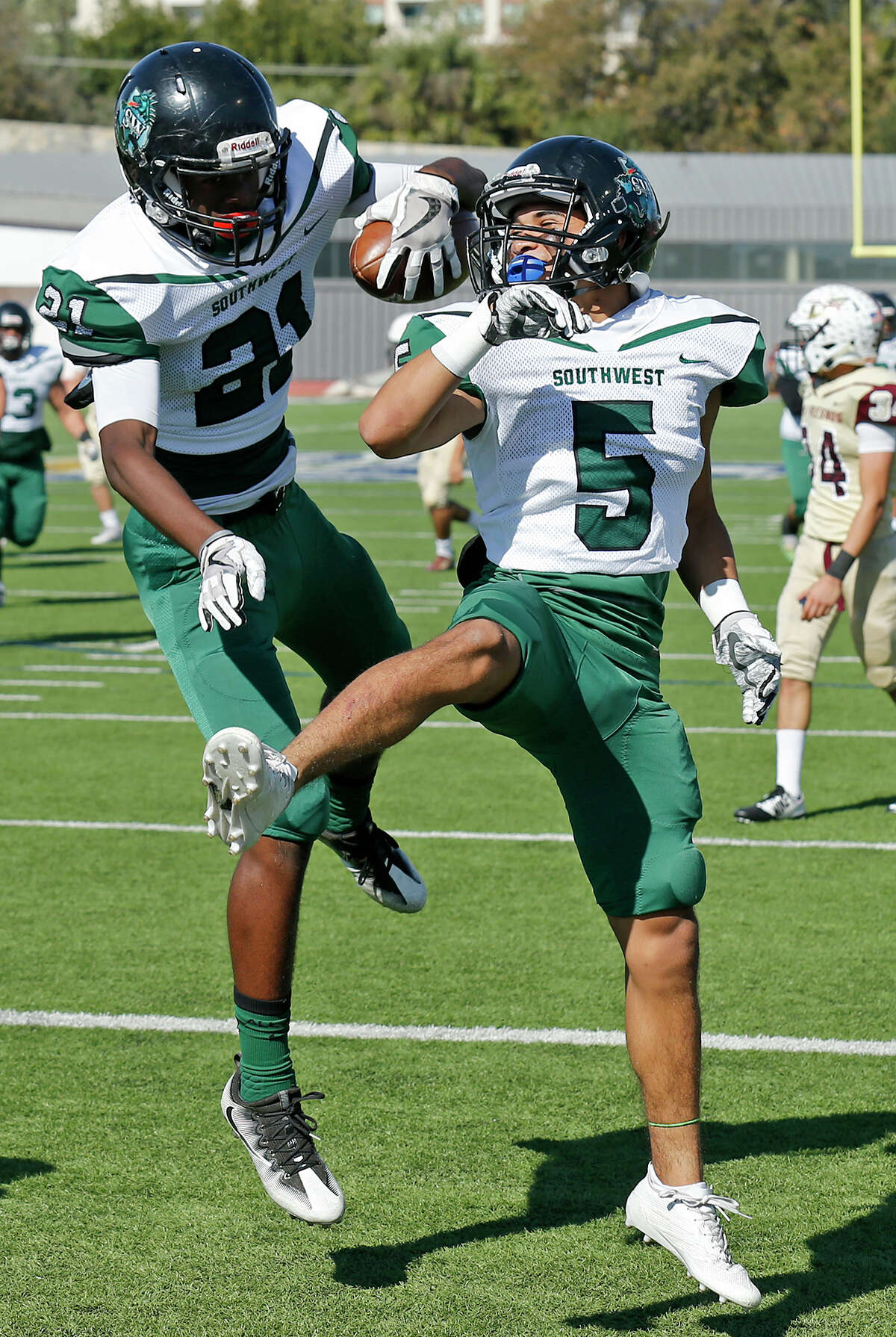 Los Fresnos rides big second quarter to a victory over Southwest