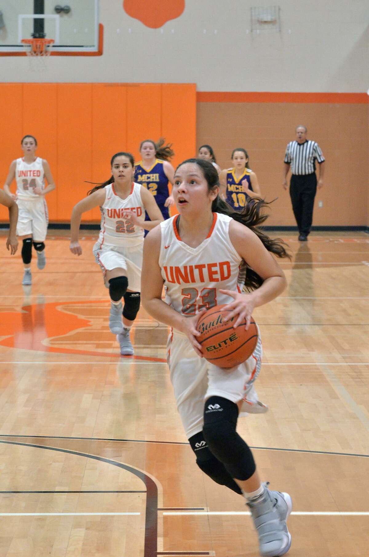 Natalia Treviño had 27 points as United won for the second time this week blowing out McAllen 92-37 on the road.