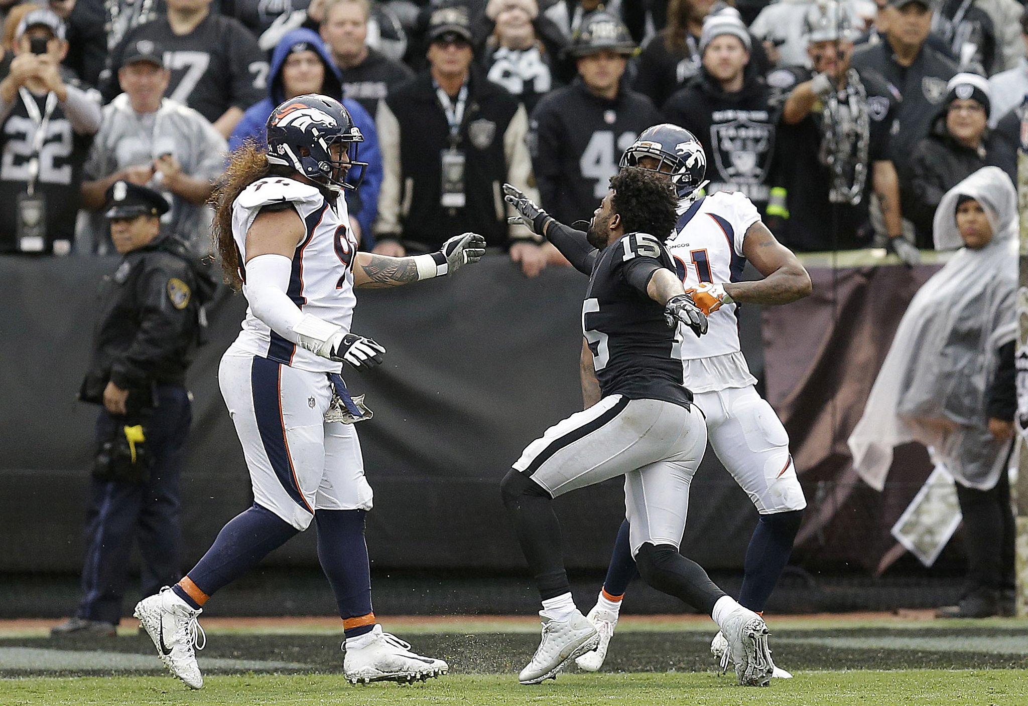 Fight Breaks Out in Raiders-Broncos Game Between Crabtree and Talib