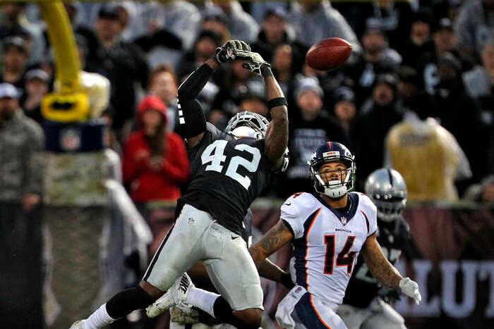 Aqib Talib Ripped Michael Crabtree's Gold Chain Off During Spat (Video)