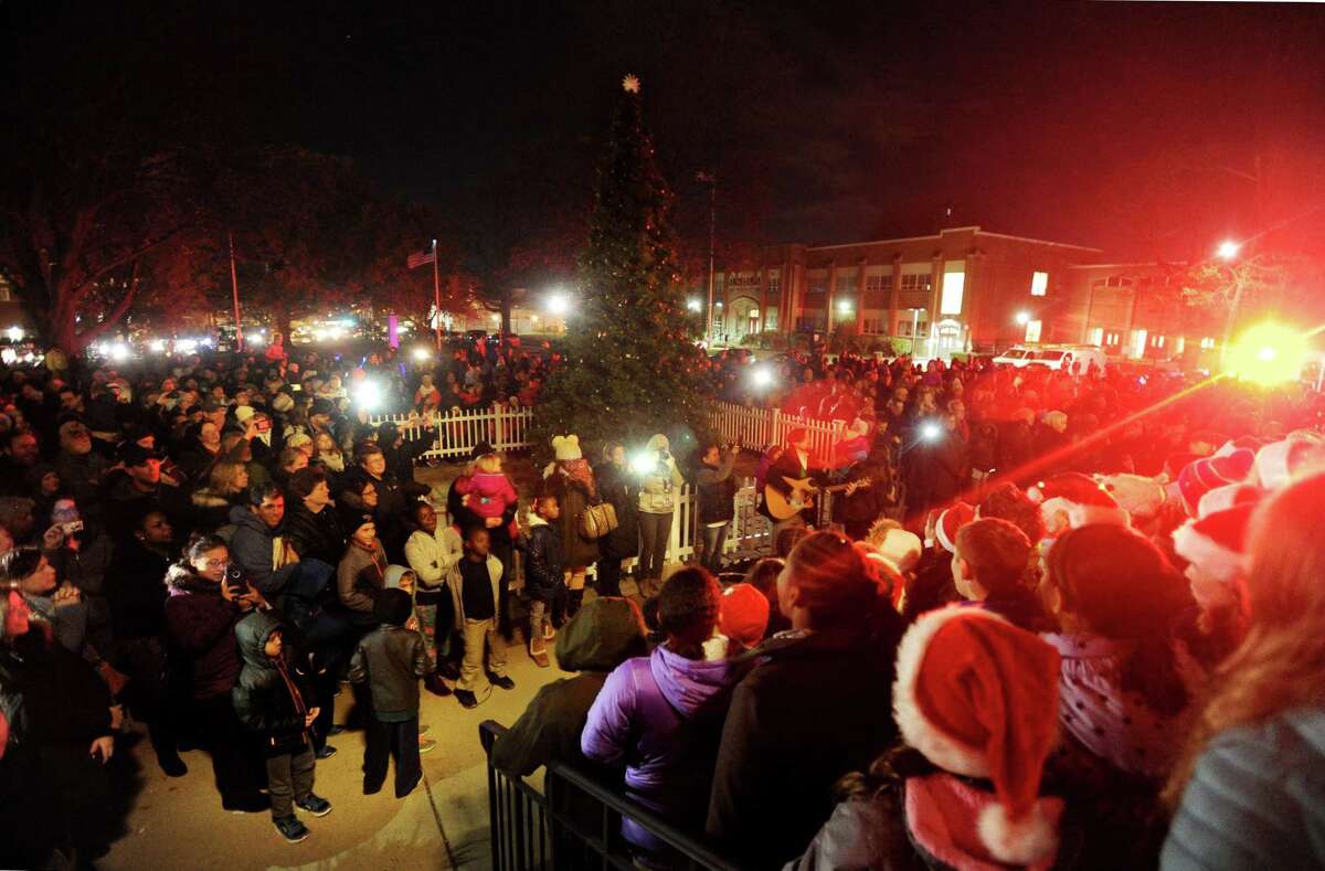 Holiday Lighting Festival kicks off in Stratford